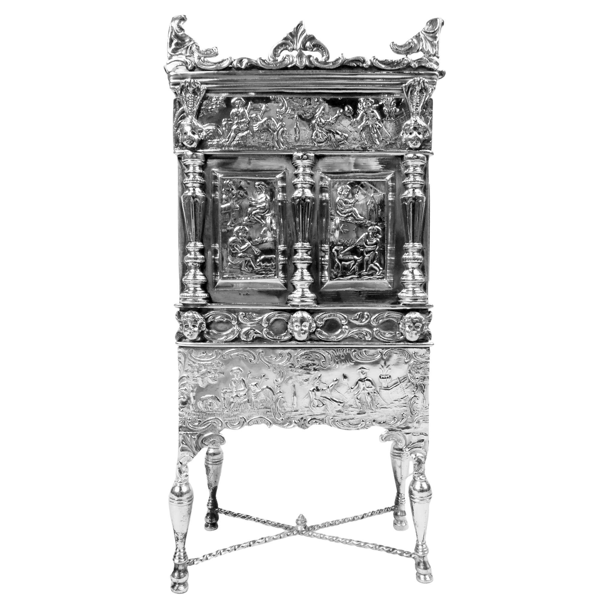Antiguo Gabinete Renacentista Holandés de Plata para Té, 1907