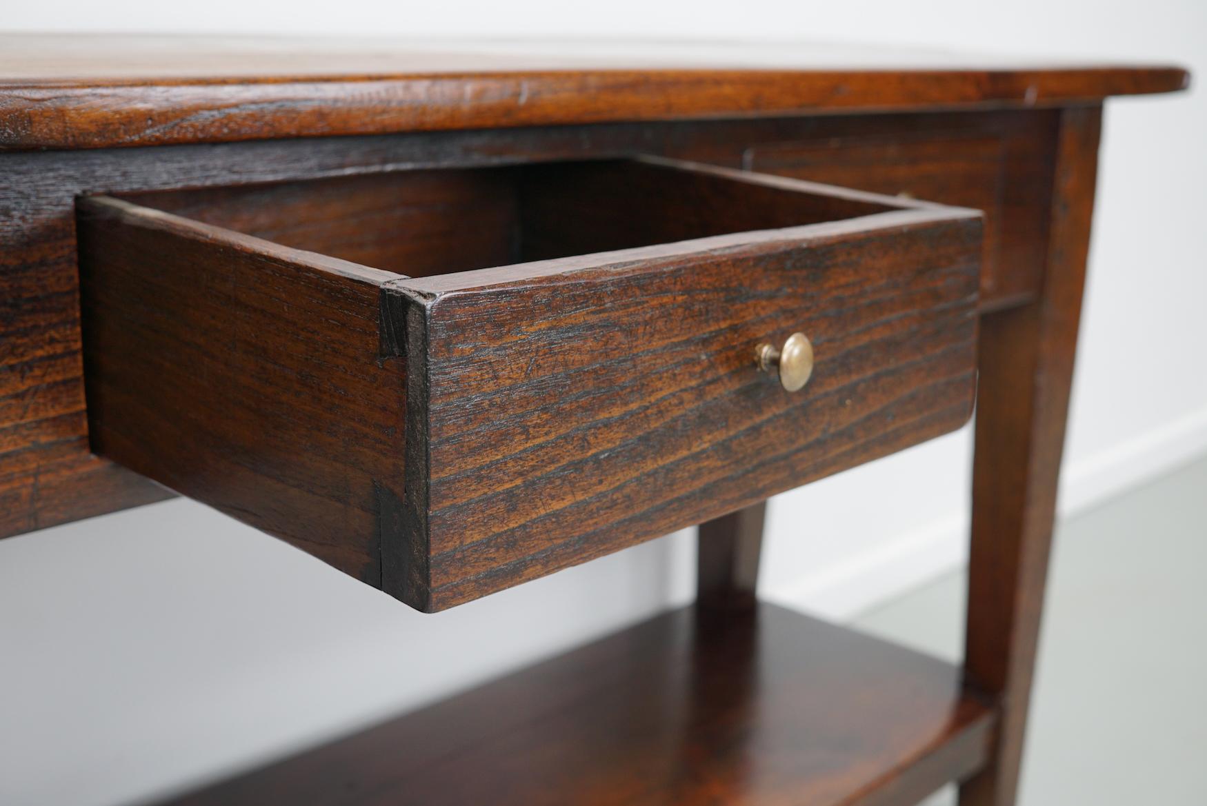 Table d'appoint hollandaise ancienne en teck / Oak Coloni rustique en vente 1