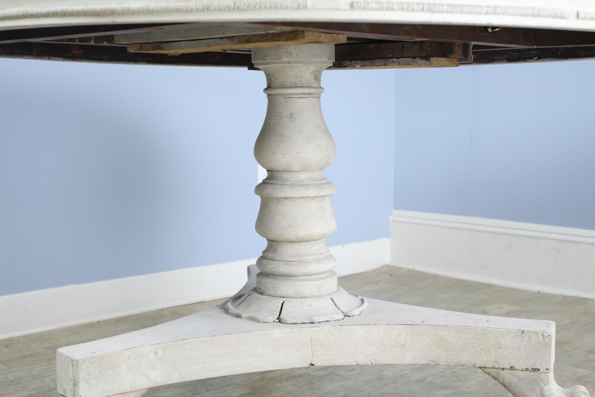Antique Dutch Tilt-Top Pedestal Table with Lion's Feet In Good Condition For Sale In Port Chester, NY