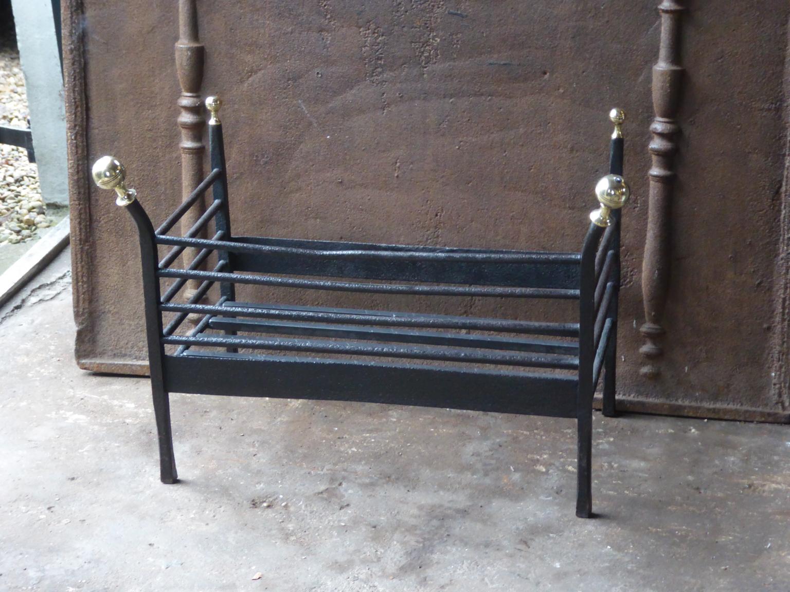 Antique Dutch Victorian Fireplace Grate or Fire Basket, 19th Century In Good Condition For Sale In Amerongen, NL