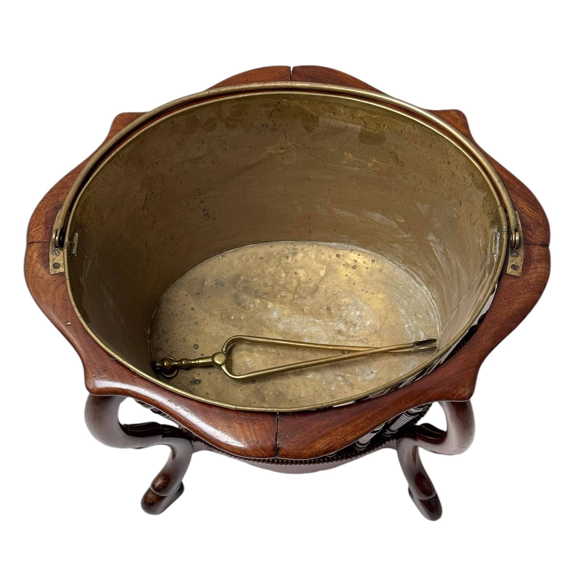 Antigua estufa de té victoriana holandesa de nogal, década de 1870 Victoriano en venta
