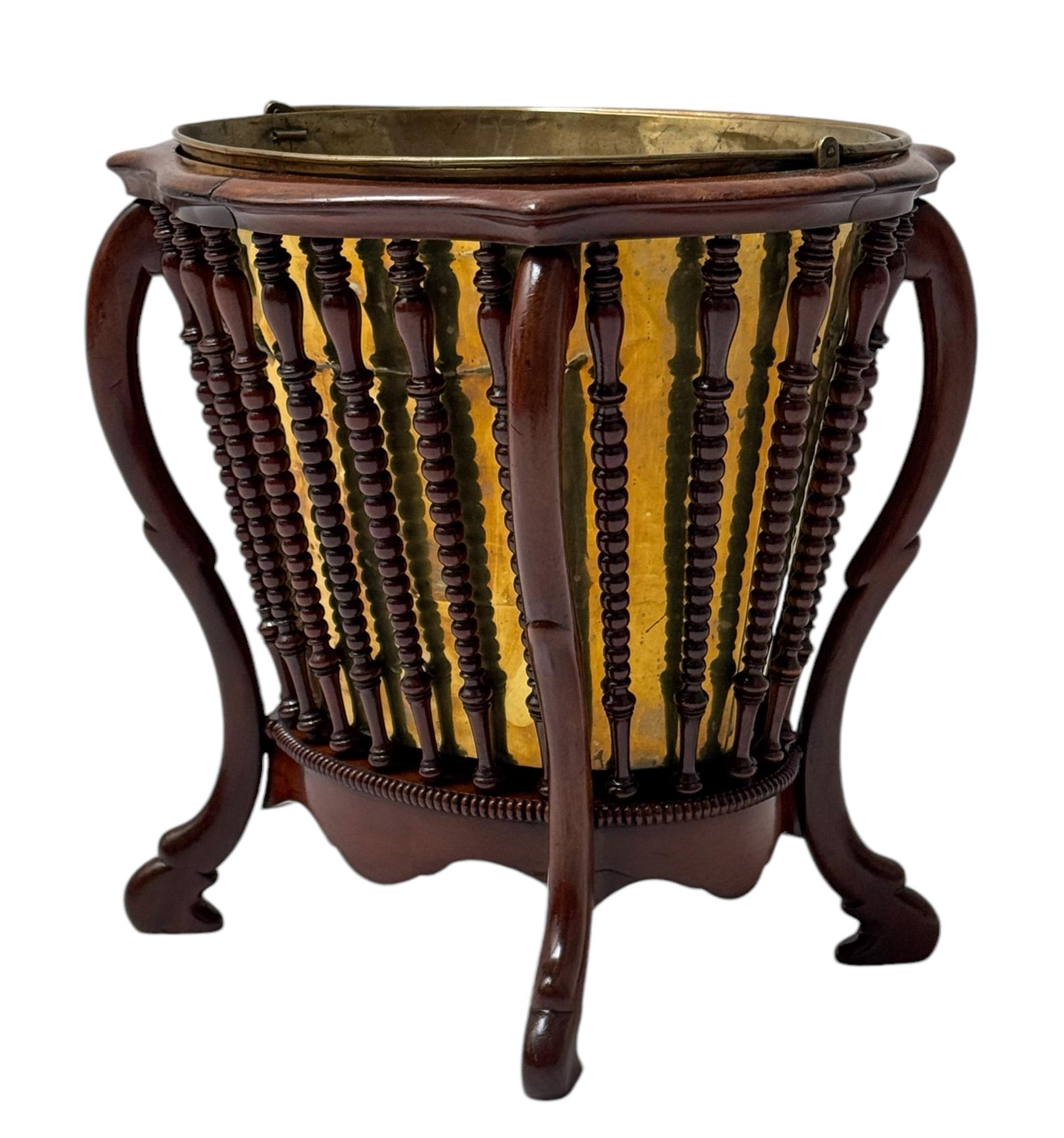 Antigua estufa de té victoriana holandesa de nogal, década de 1870 en Bueno estado para la venta en Amsterdam, NL
