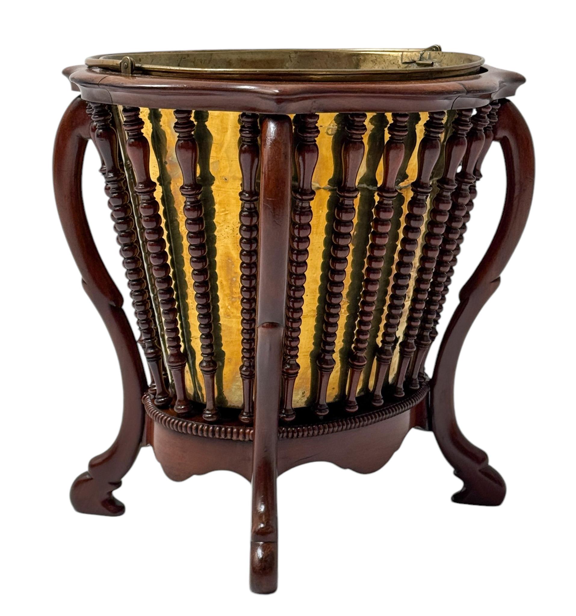 Antigua estufa de té victoriana holandesa de nogal, década de 1870 Fines del siglo XIX en venta