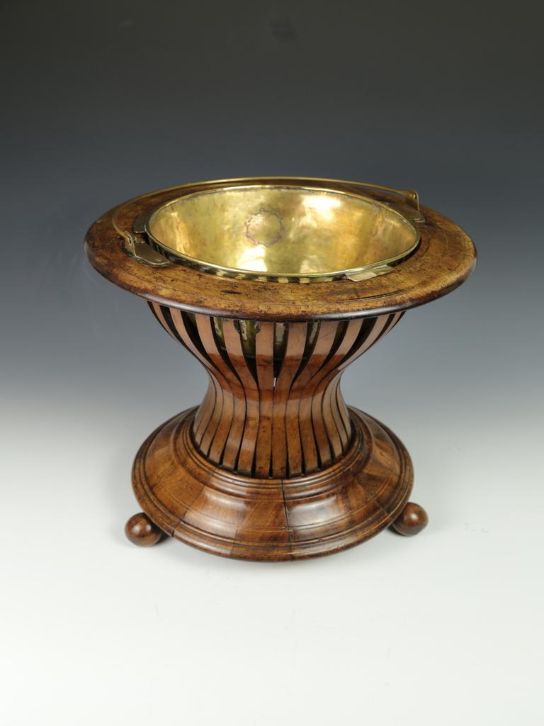 Antica stufa da tè / Jardinière olandese in noce (CIRCA 1780) in vendita 7