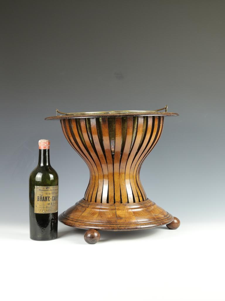 Antica stufa da tè / Jardinière olandese in noce (CIRCA 1780) In condizioni buone in vendita a Lincoln, GB