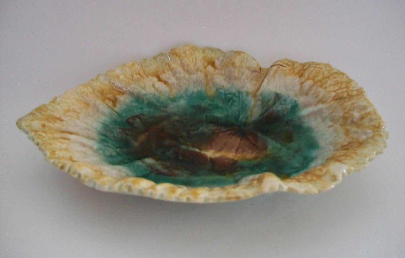 Antique 'Dwarf Elephant Ear' Majolica Plate, Unsigned, U.K., Circa 1880 In Good Condition In Chatham, ON