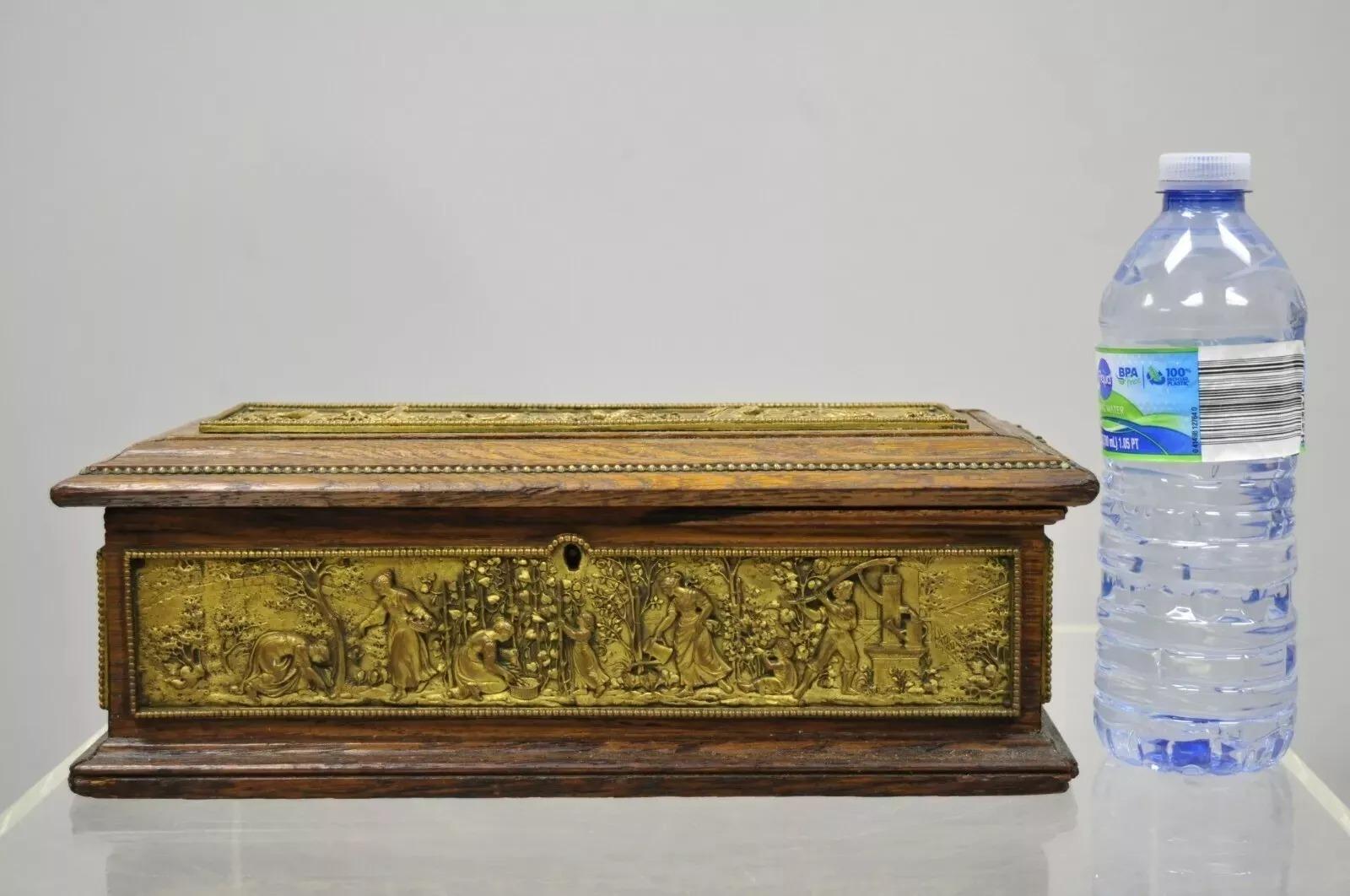 Antique E. Schutzmarke Oak Wood Figural Bronze Relief Jewelry Box Casket For Sale 5