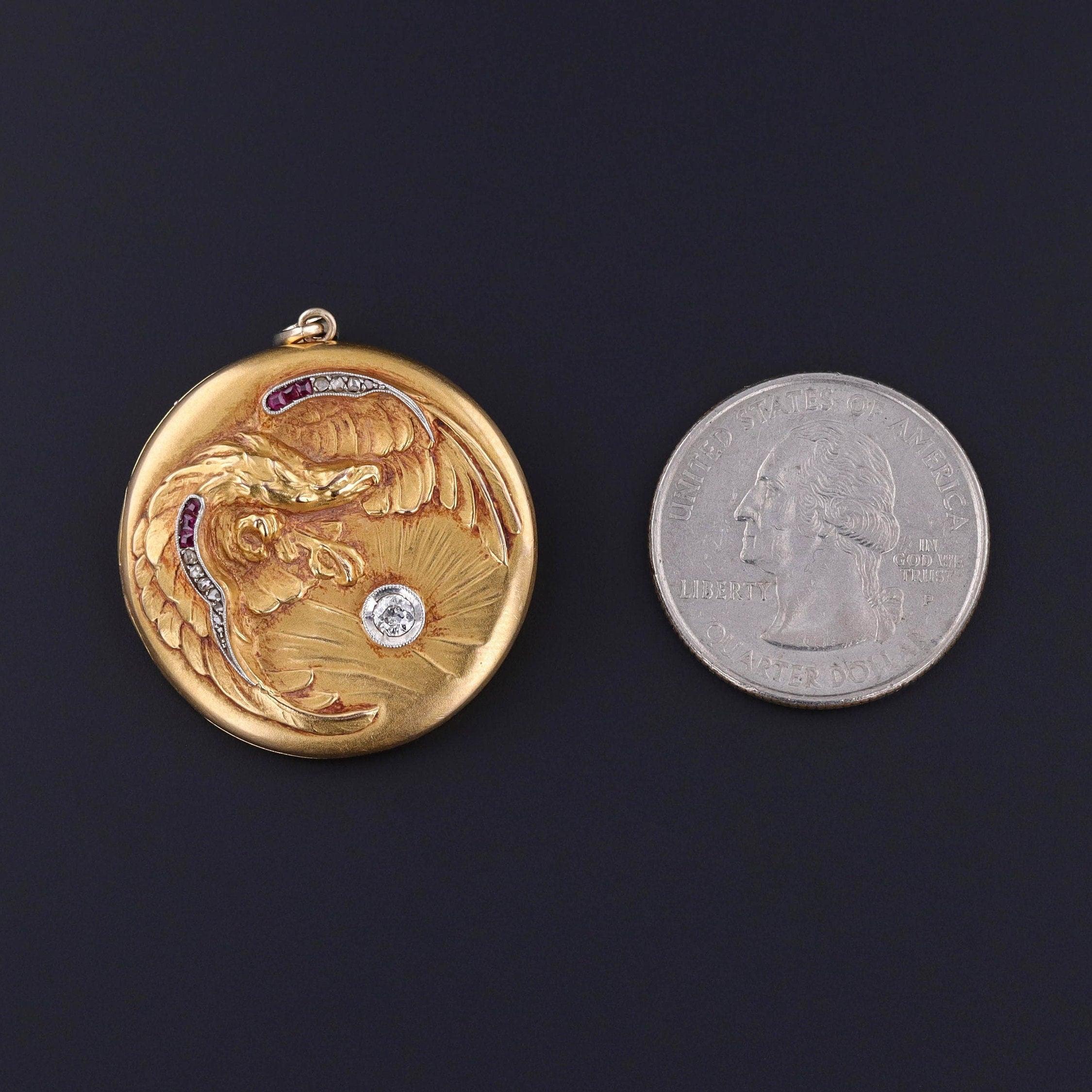 Taille ronde Antique médaillon broche aigle en or 18 carats en vente