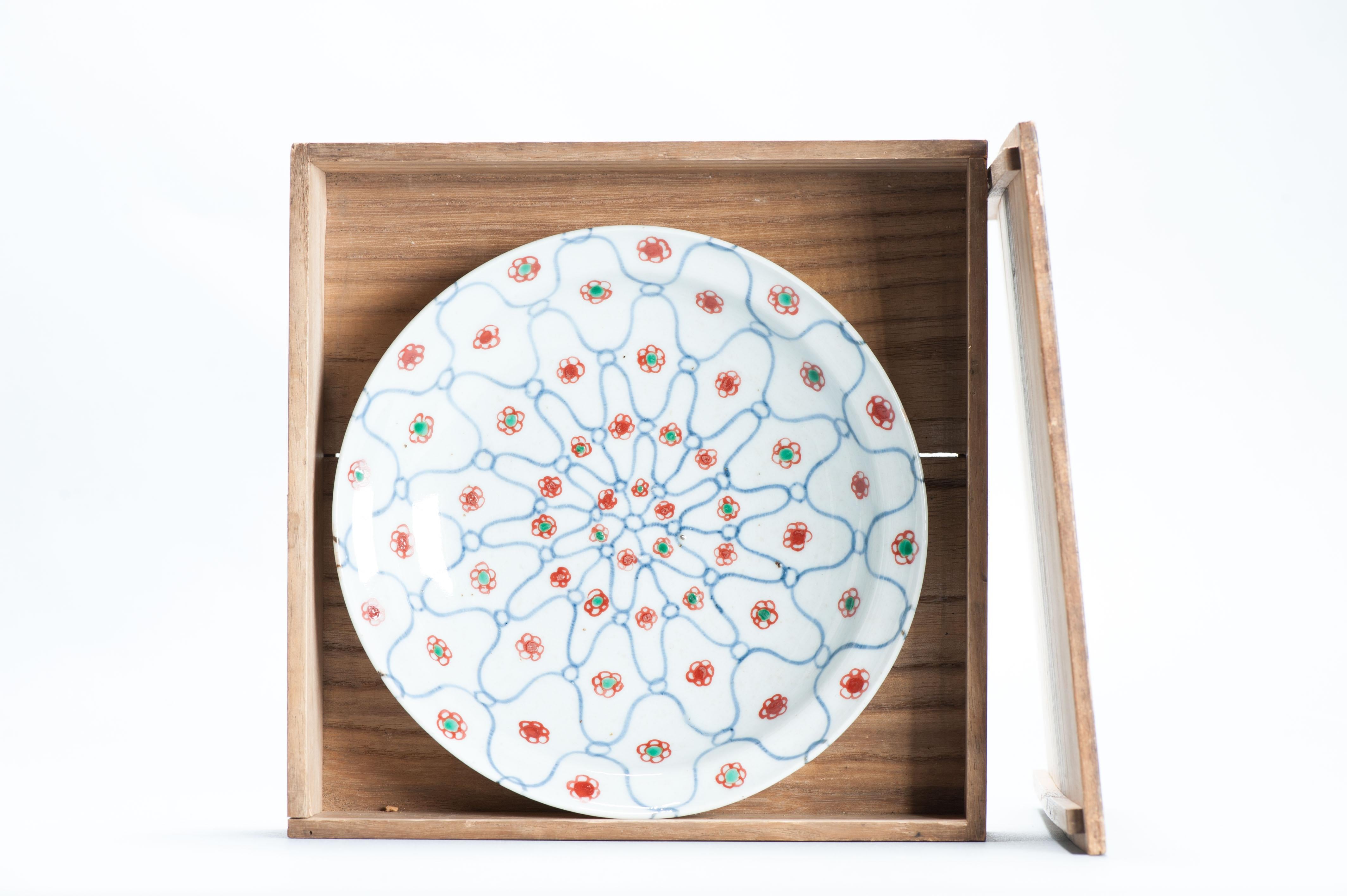Antique Early 17th Century Ming Chinese Porcelain Dish Fishnet Plum Pattern For Sale 8