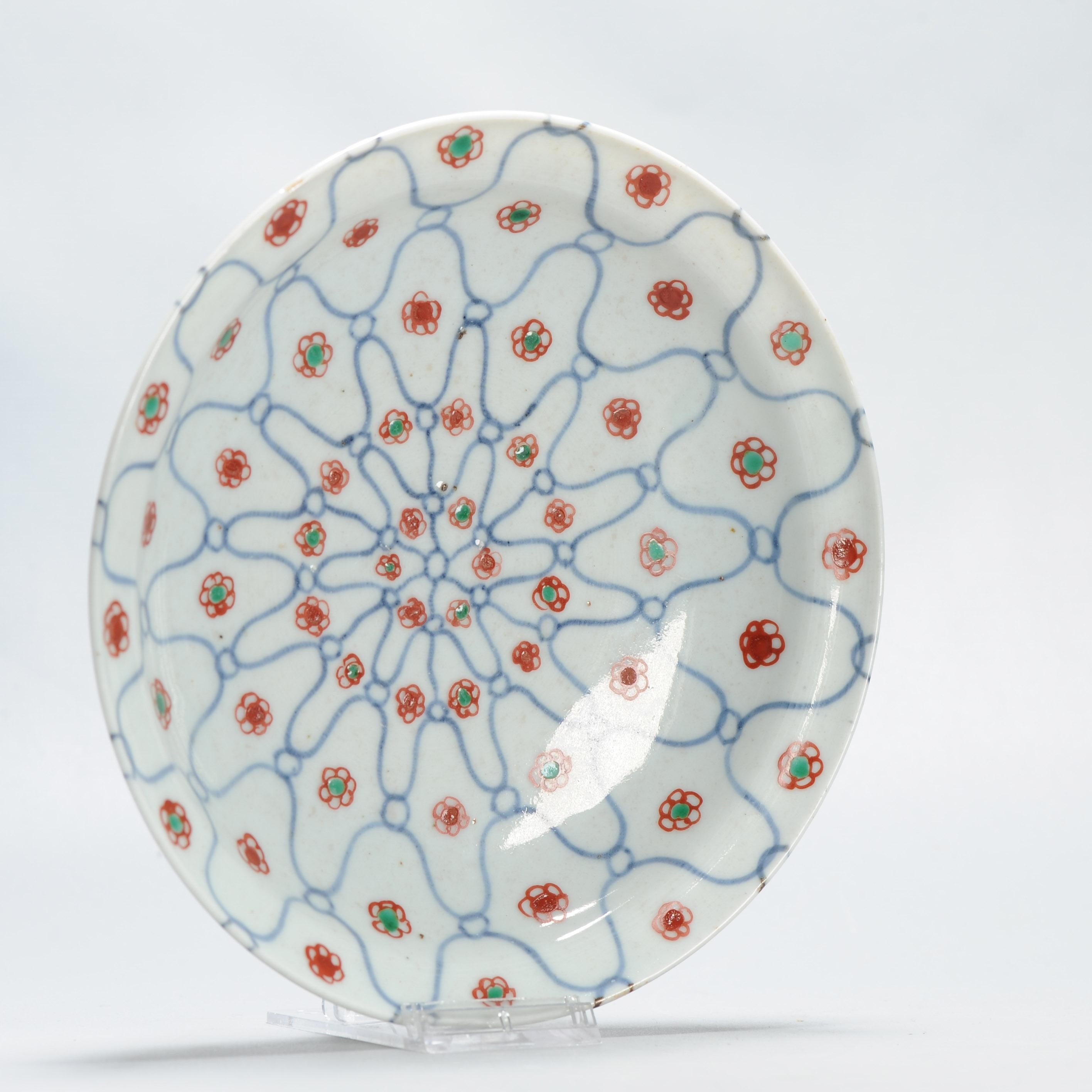 Antique Early 17th Century Ming Chinese Porcelain Dish Fishnet Plum Pattern For Sale 2