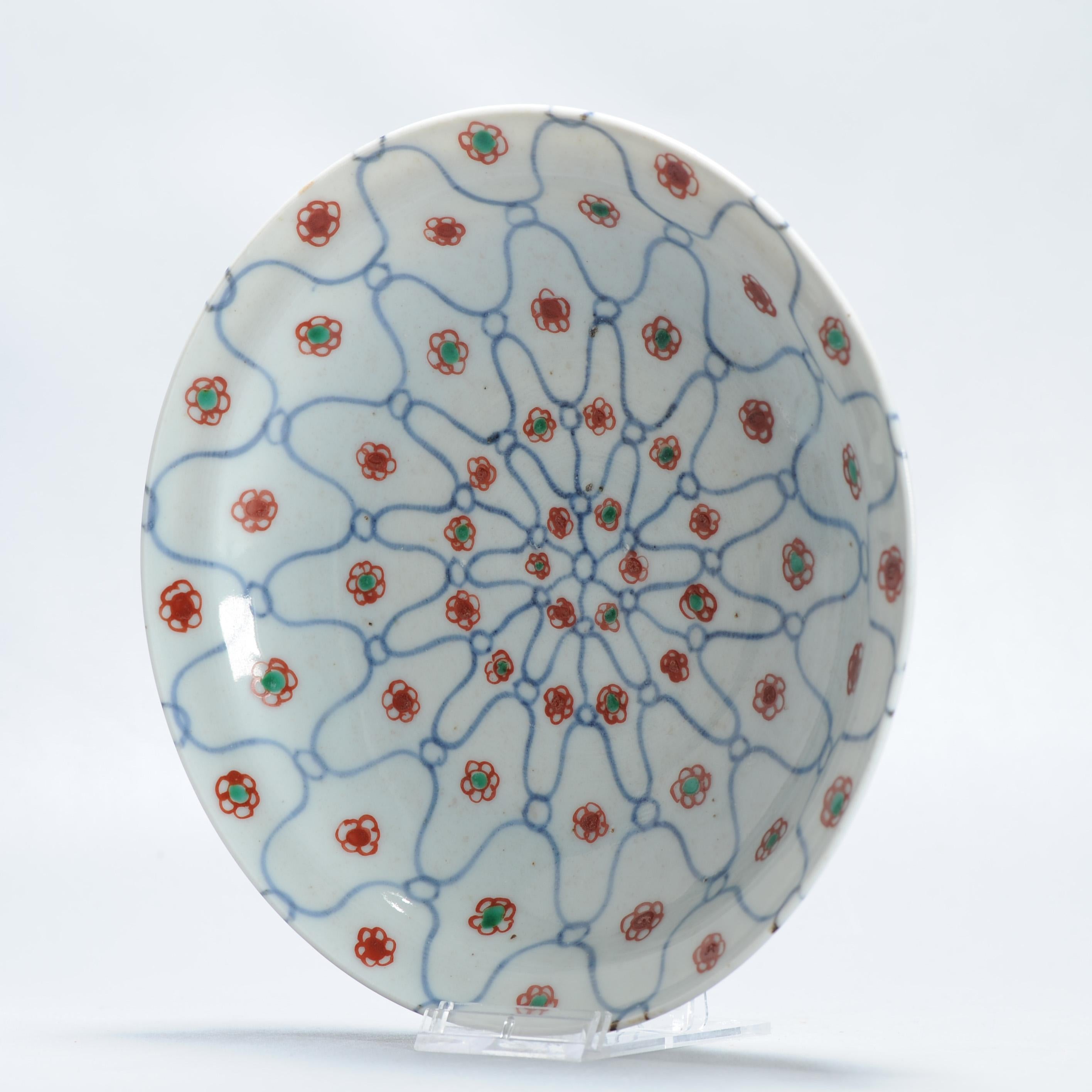 Antique Early 17th Century Ming Chinese Porcelain Dish Fishnet Plum Pattern For Sale 5