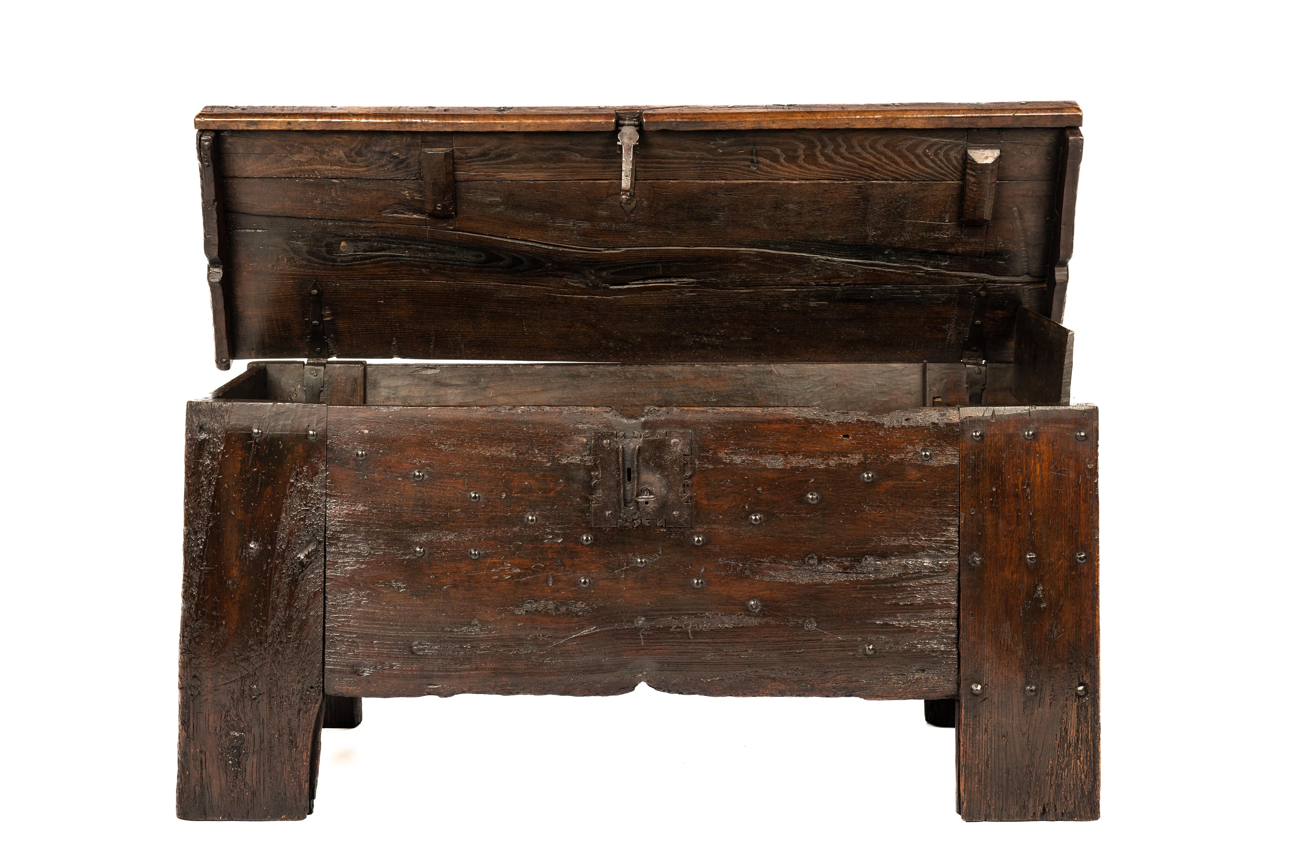 Antique Early 17th Century Spanish Dark Brown Chestnut Wood Trunk or Chest  For Sale 2