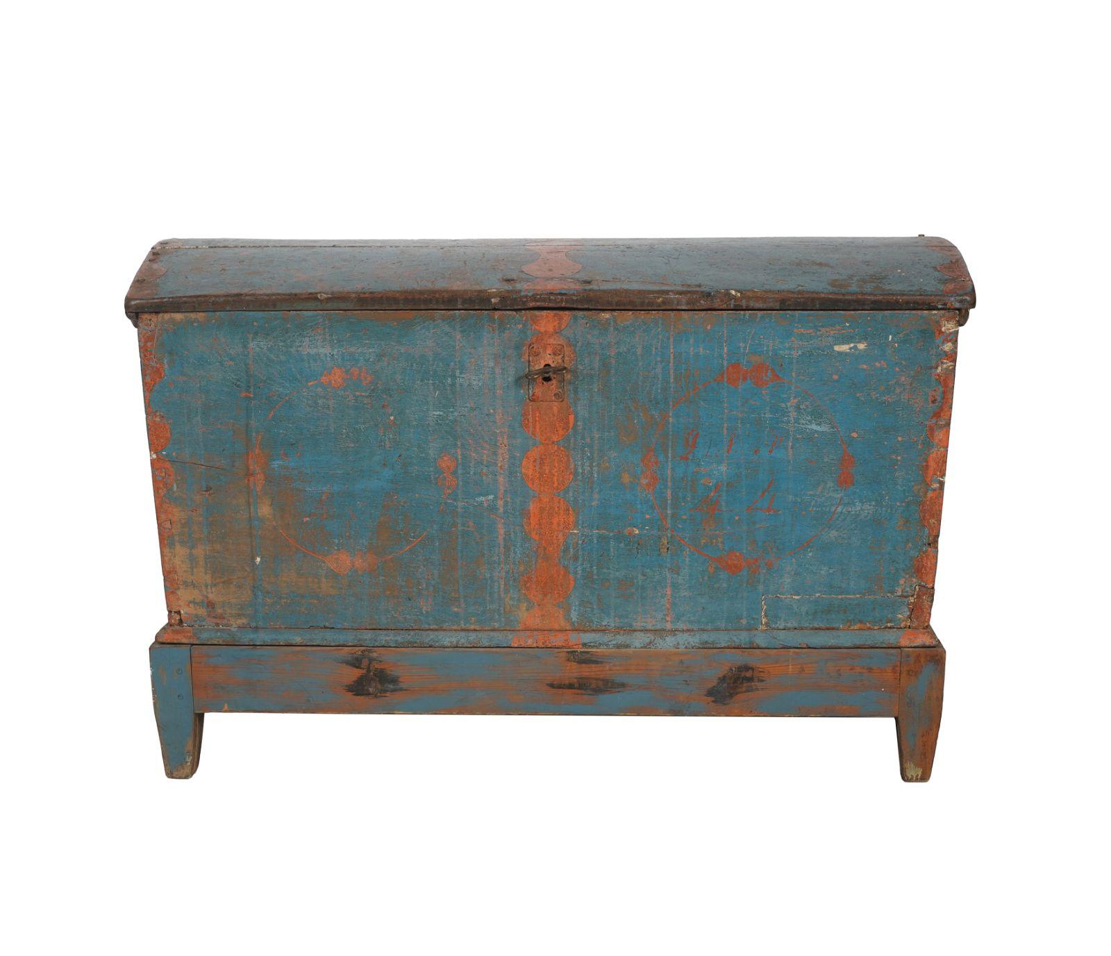 Antique Early 18th C American Colonial Pine Blanket Chest with Original Blue Pai For Sale 6