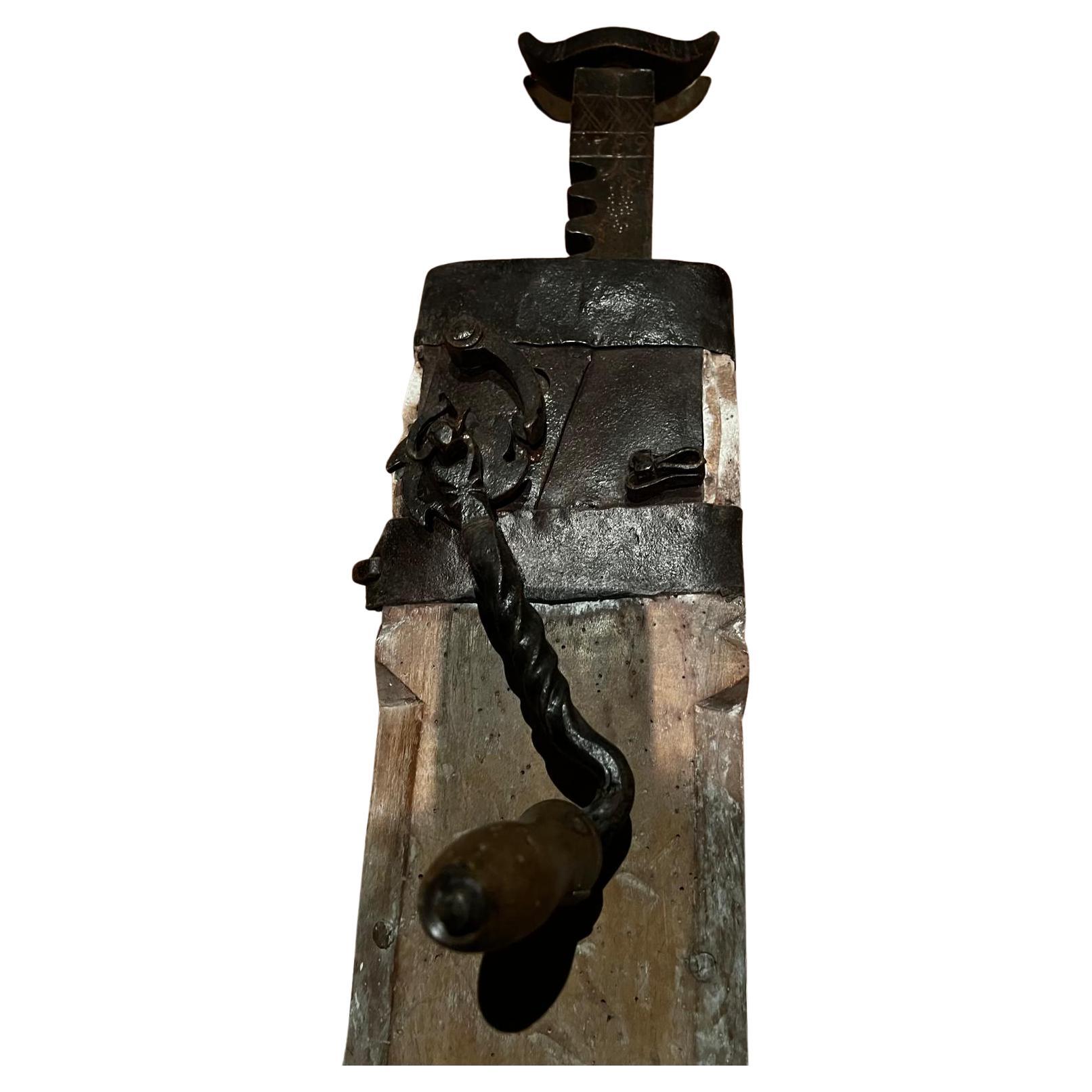 Ancienne roue de chariot autrichienne du début du 18e siècle en fer forgé et Oak Oak en vente