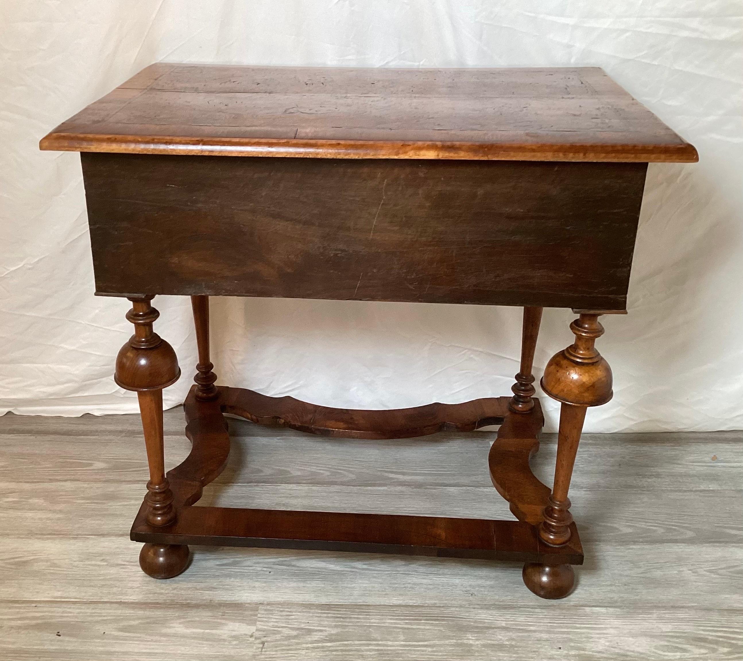Antique Early 18th Century Burled Walnut William and Mary Lowboy For Sale 3