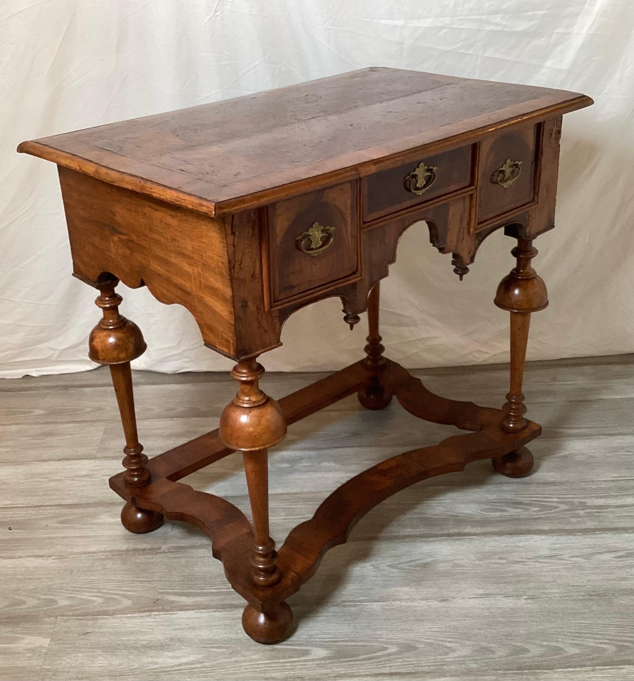 Antique Early 18th Century Burled Walnut William and Mary Lowboy For Sale 7