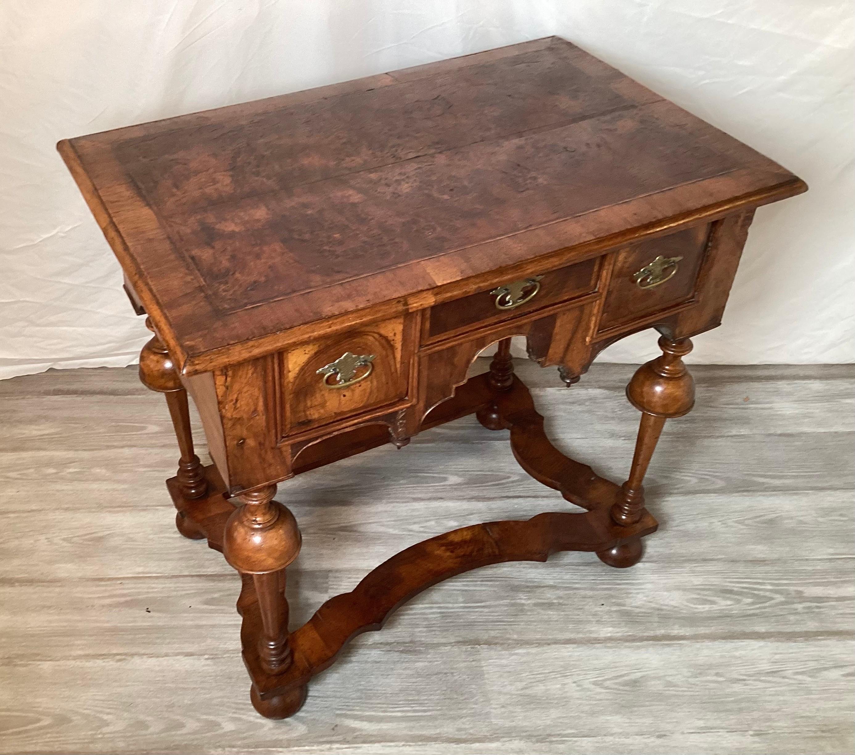 Maple Antique Early 18th Century Burled Walnut William and Mary Lowboy For Sale