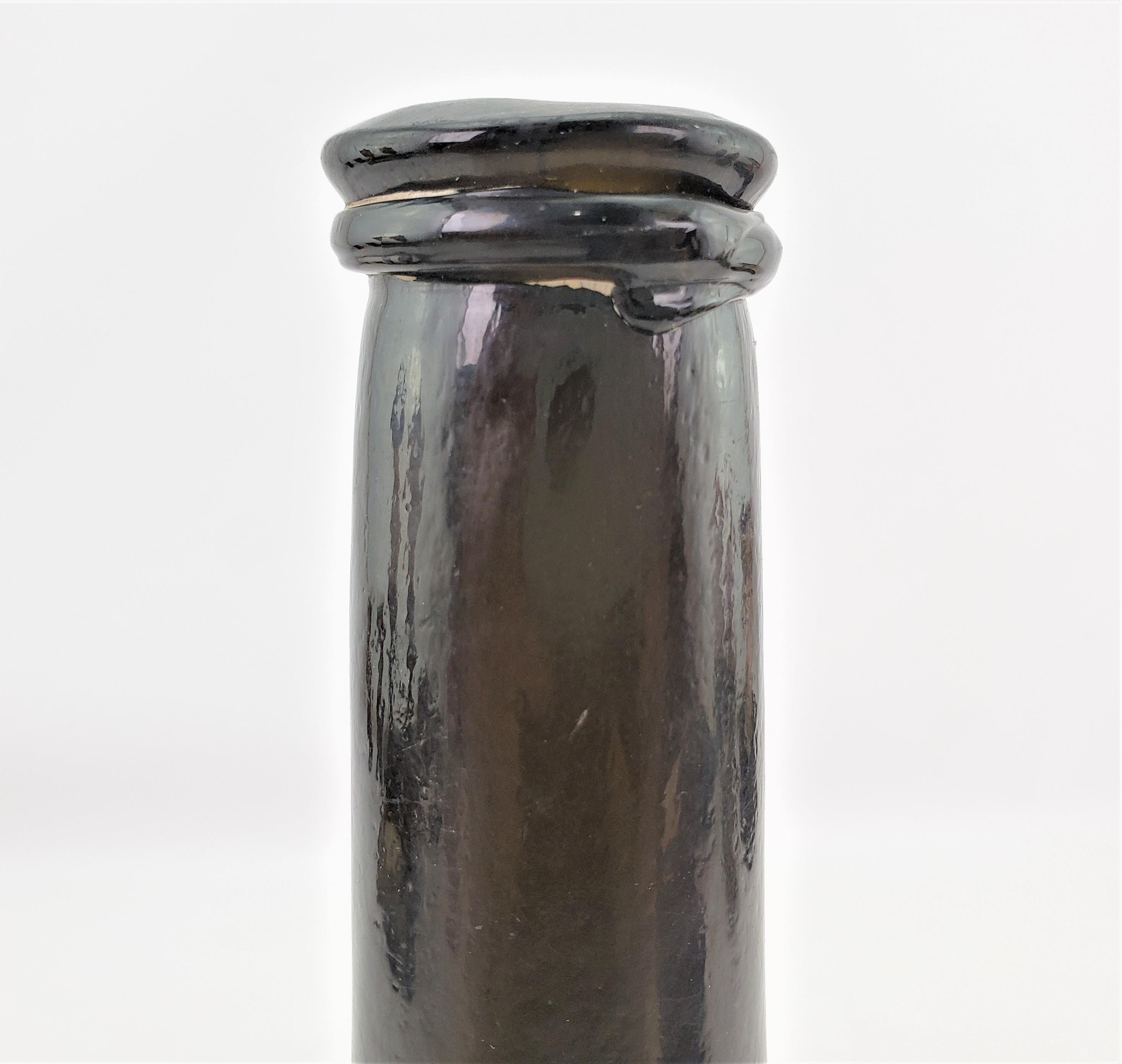 Antike tiefgrüne englische Weinflasche aus Mallet-Glas aus dem frühen 18. Jahrhundert im Zustand „Gut“ im Angebot in Hamilton, Ontario