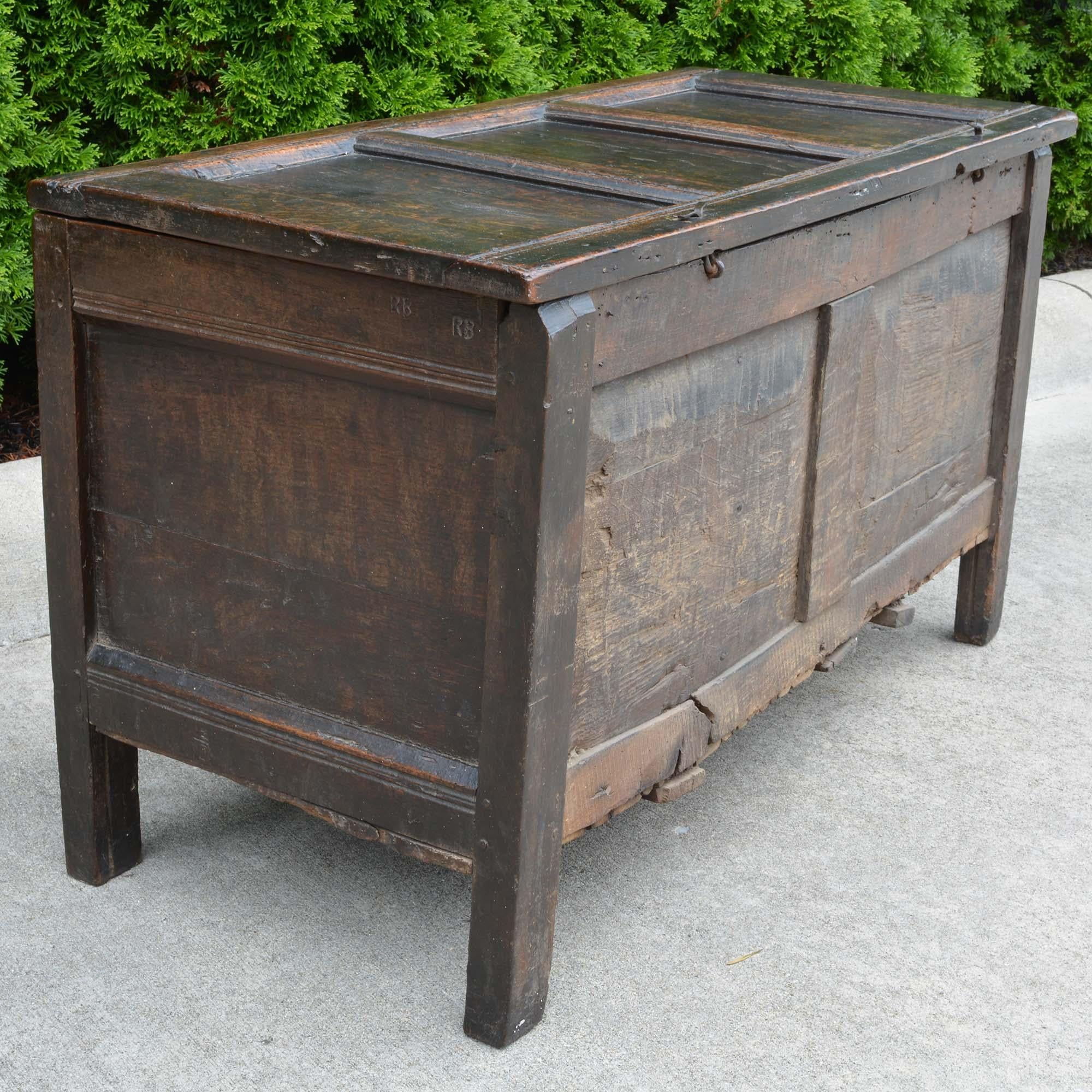 Antique Early 18th Century English Carved Oak Three-Panel Chest In Fair Condition For Sale In Pataskala, OH