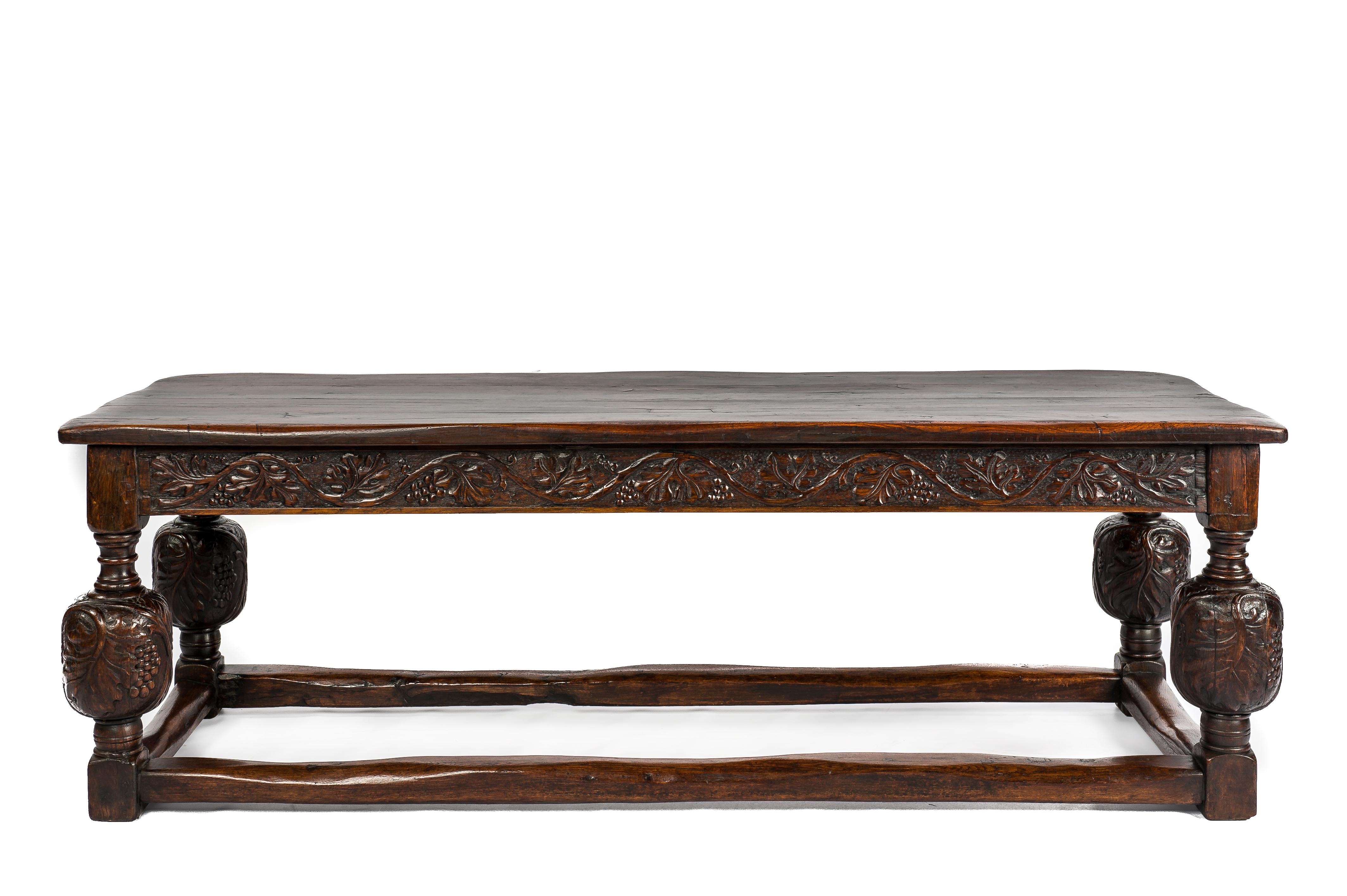 On offer here is a unique antique long table, an early 18th-century masterpiece from England. Crafted in the Elizabethan style, this table adds a touch of heritage and sophistication to any space. Dating back to around 1700, this long table captures