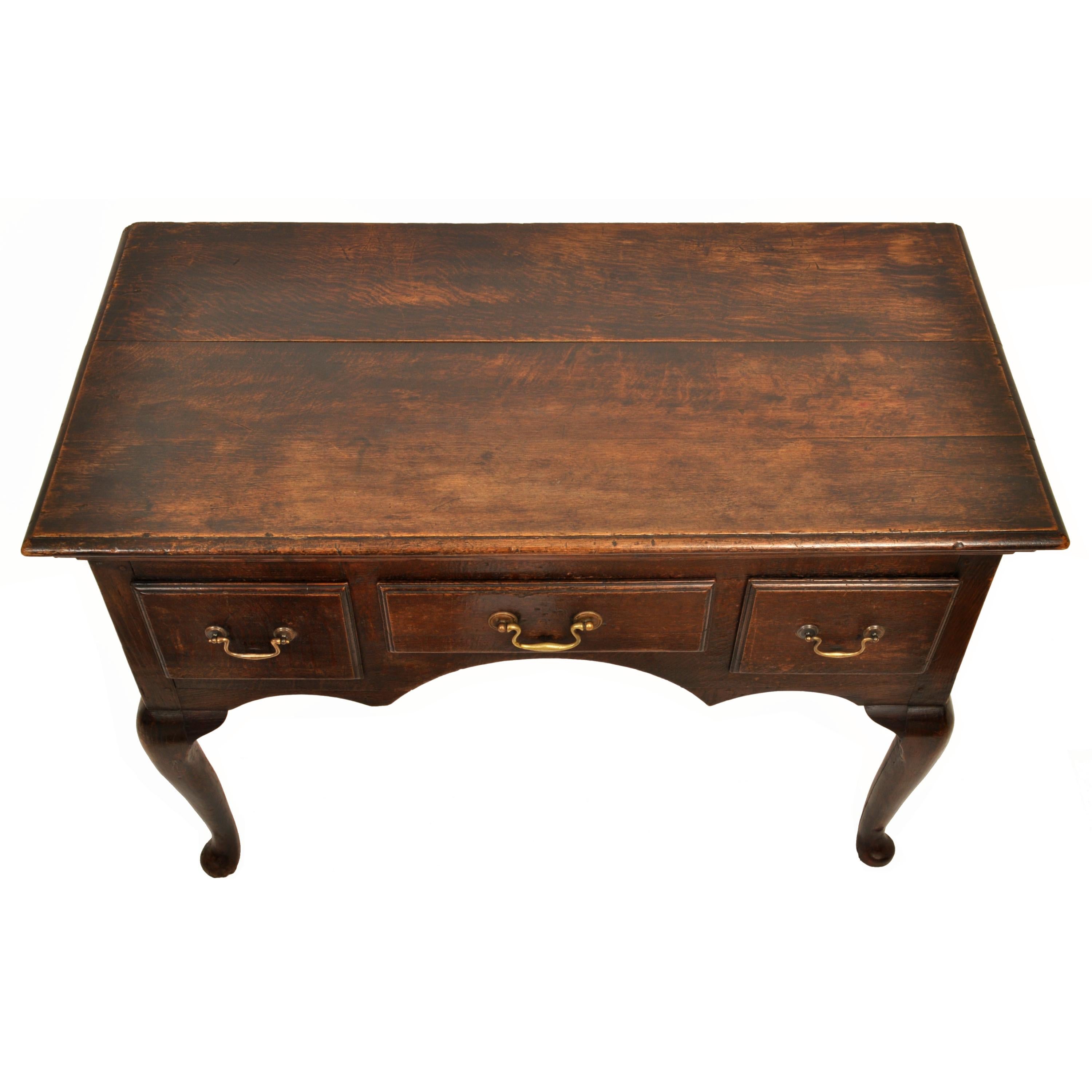English Antique Early 18th Century Georgian George II Oak Lowboy Dressing Table 1750 For Sale