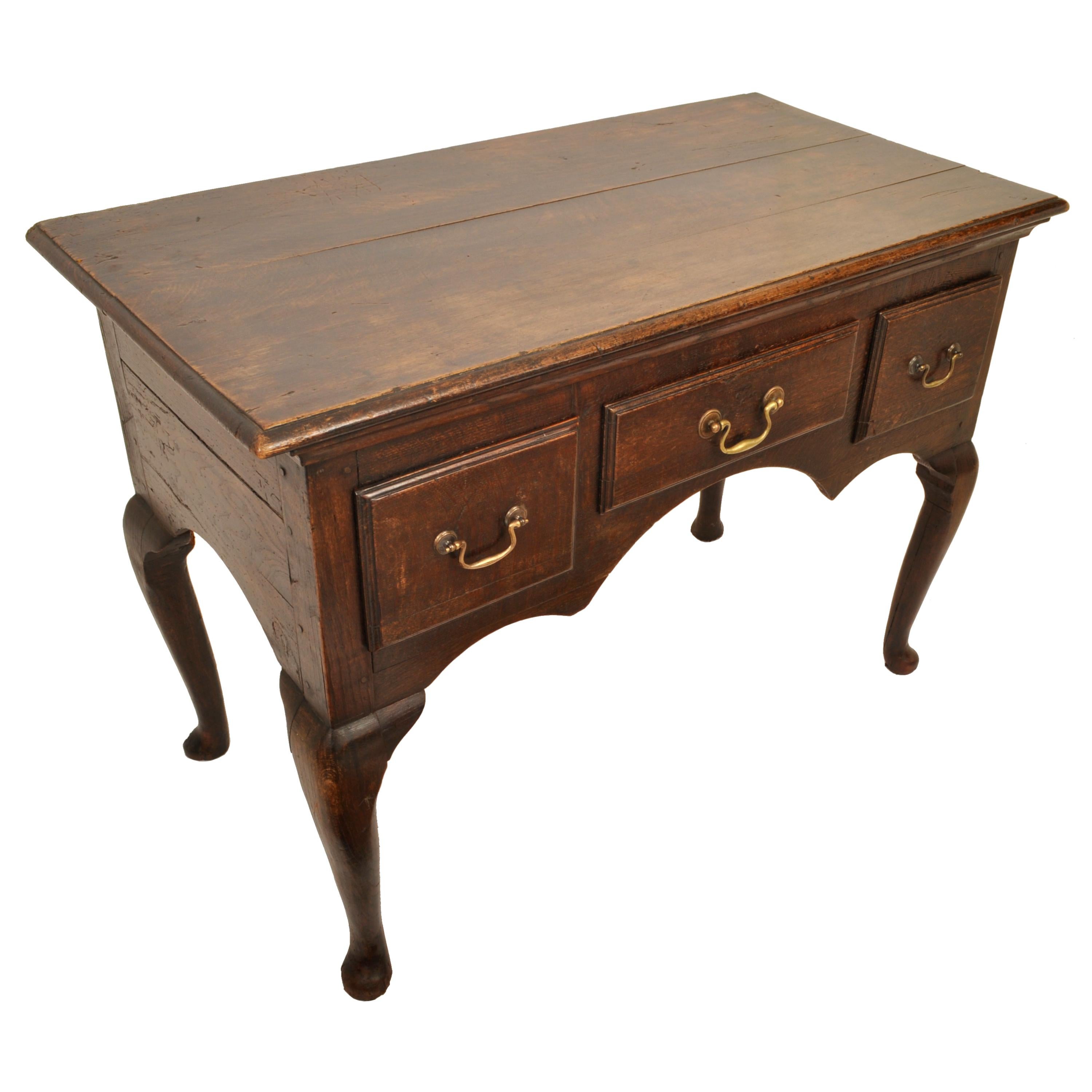 Antique Early 18th Century Georgian George II Oak Lowboy Dressing Table 1750 In Good Condition For Sale In Portland, OR