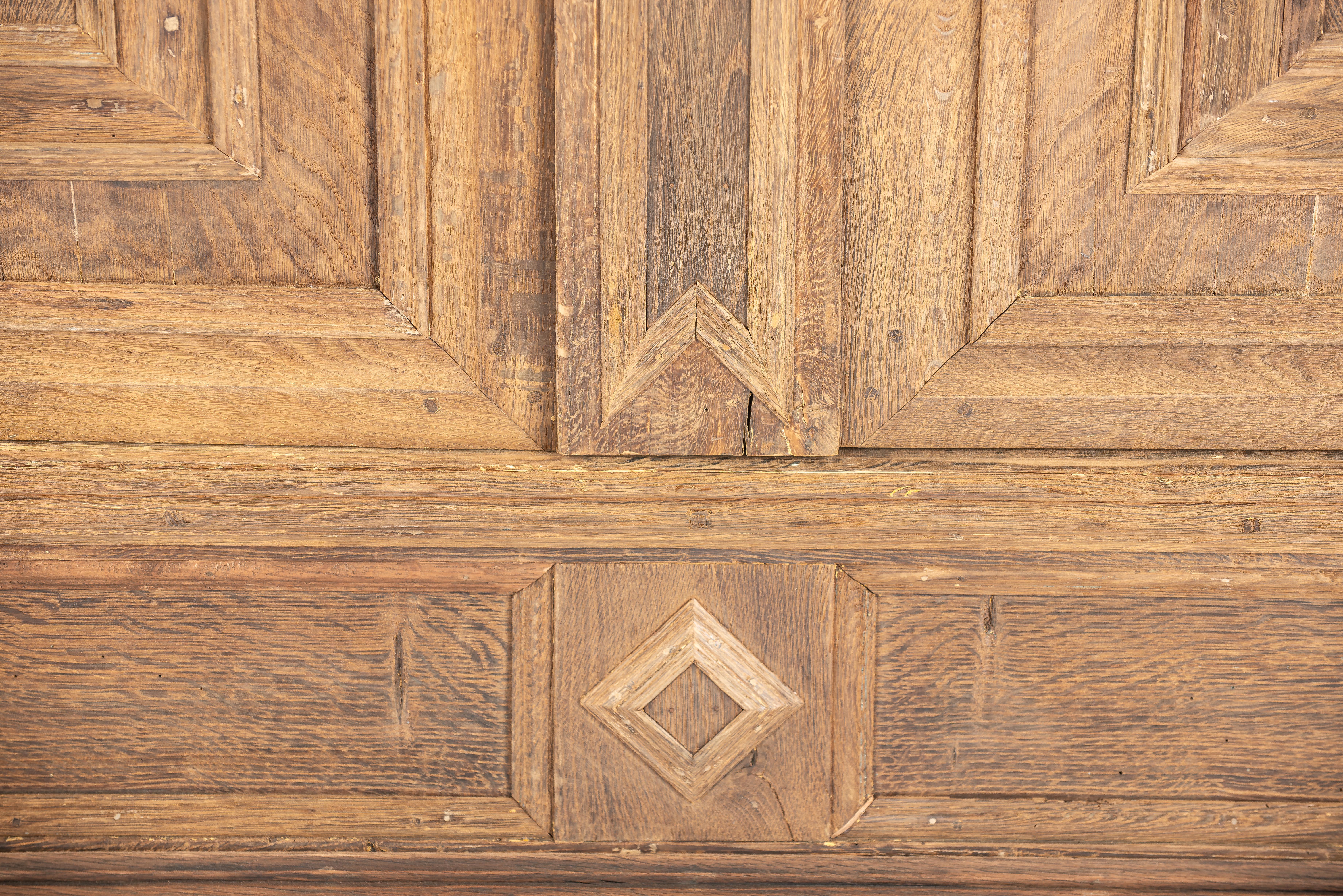 Antique early 18th Century German Baroque Stripped Oak Two-Door Wardrobe Cabinet For Sale 5