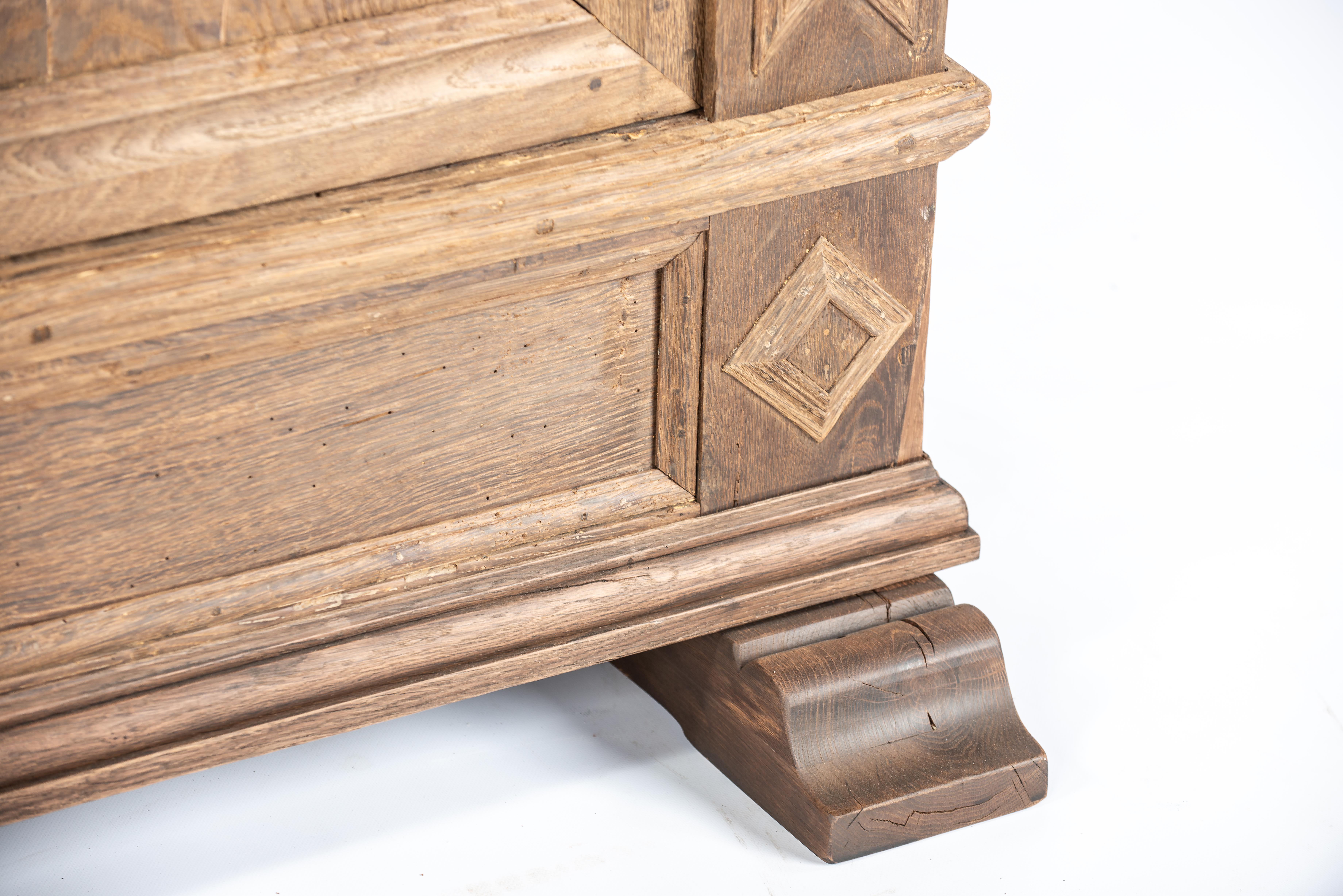 Antique early 18th Century German Baroque Stripped Oak Two-Door Wardrobe Cabinet For Sale 6