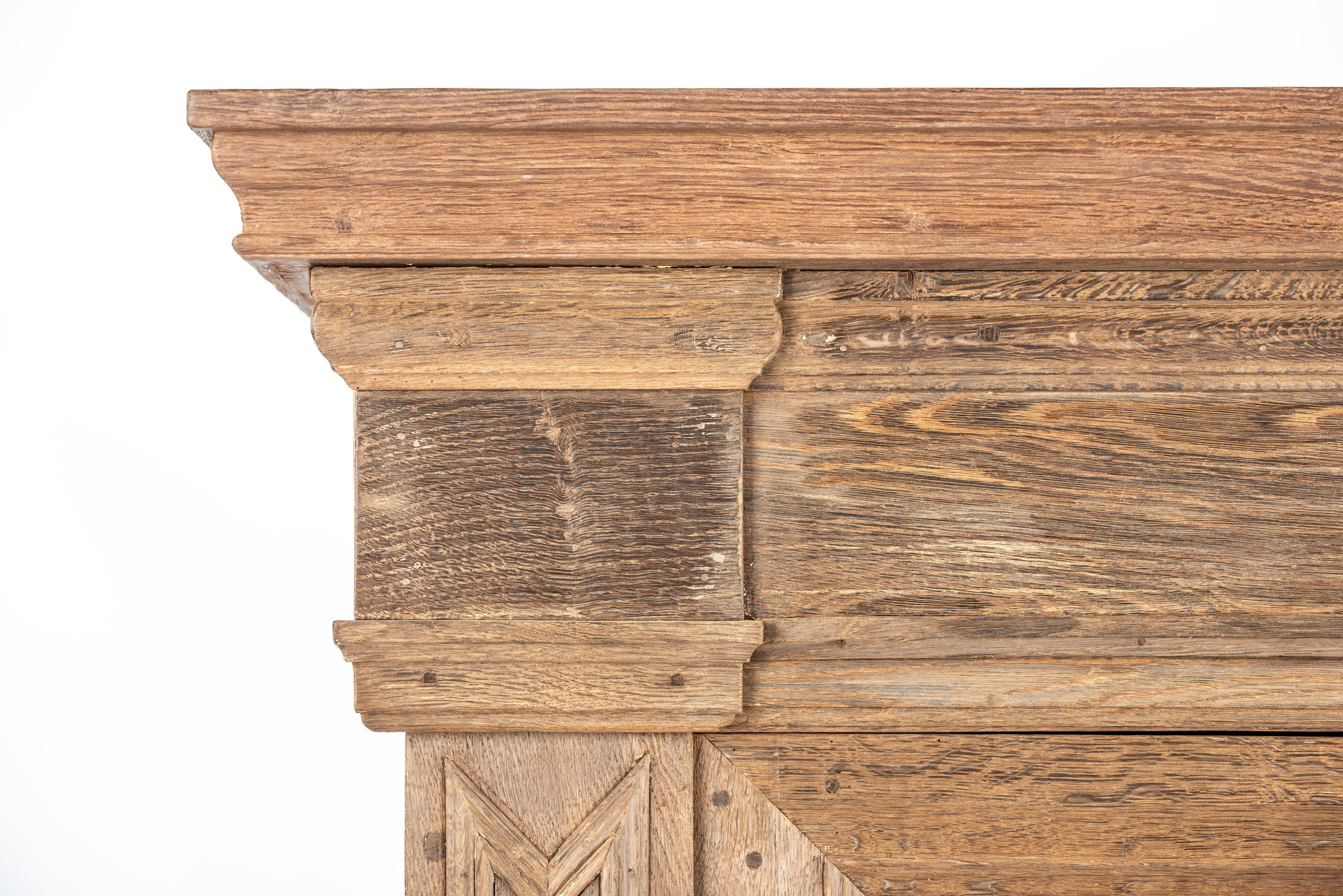 Antique early 18th Century German Baroque Stripped Oak Two-Door Wardrobe Cabinet For Sale 8