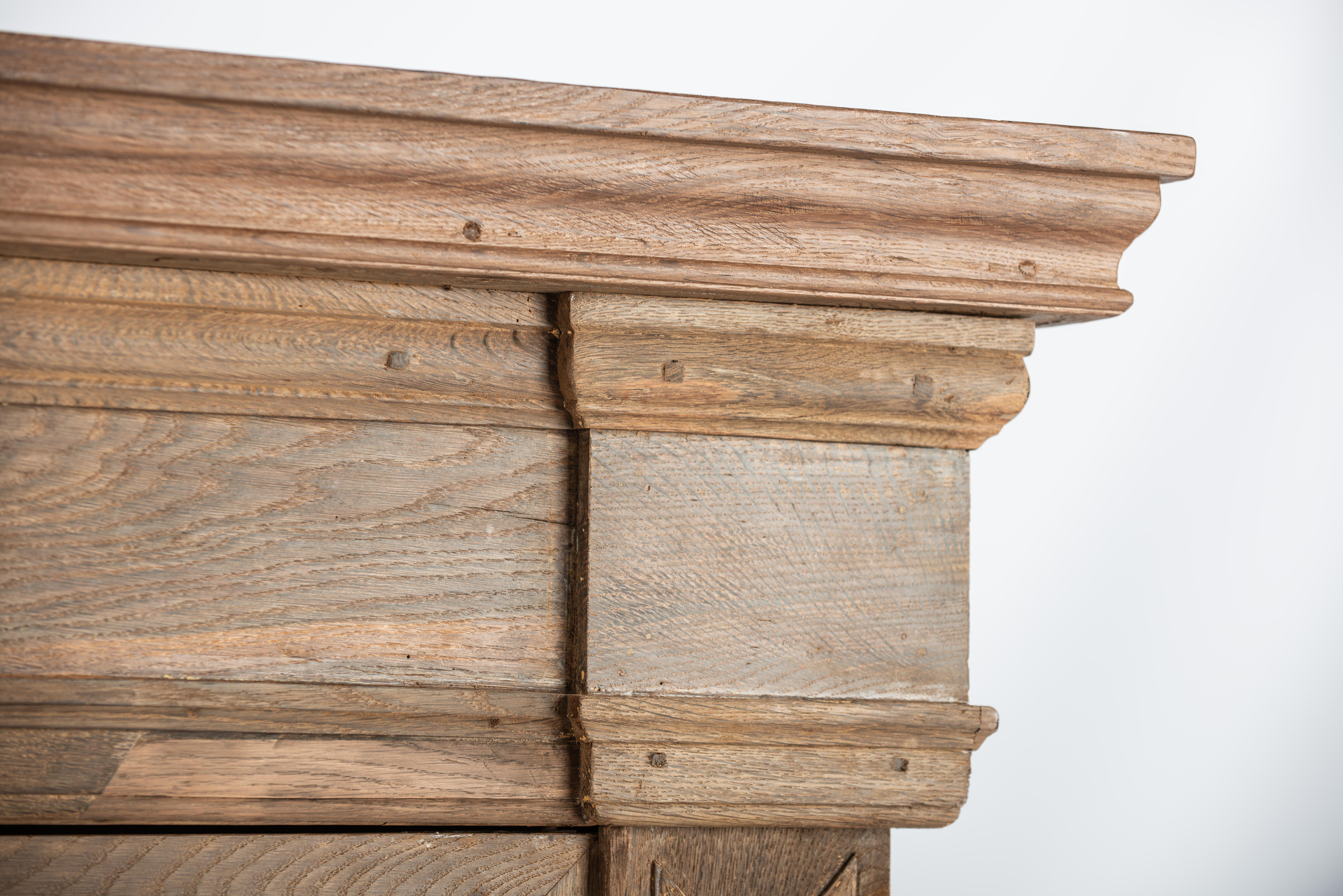 Antique early 18th Century German Baroque Stripped Oak Two-Door Wardrobe Cabinet For Sale 12