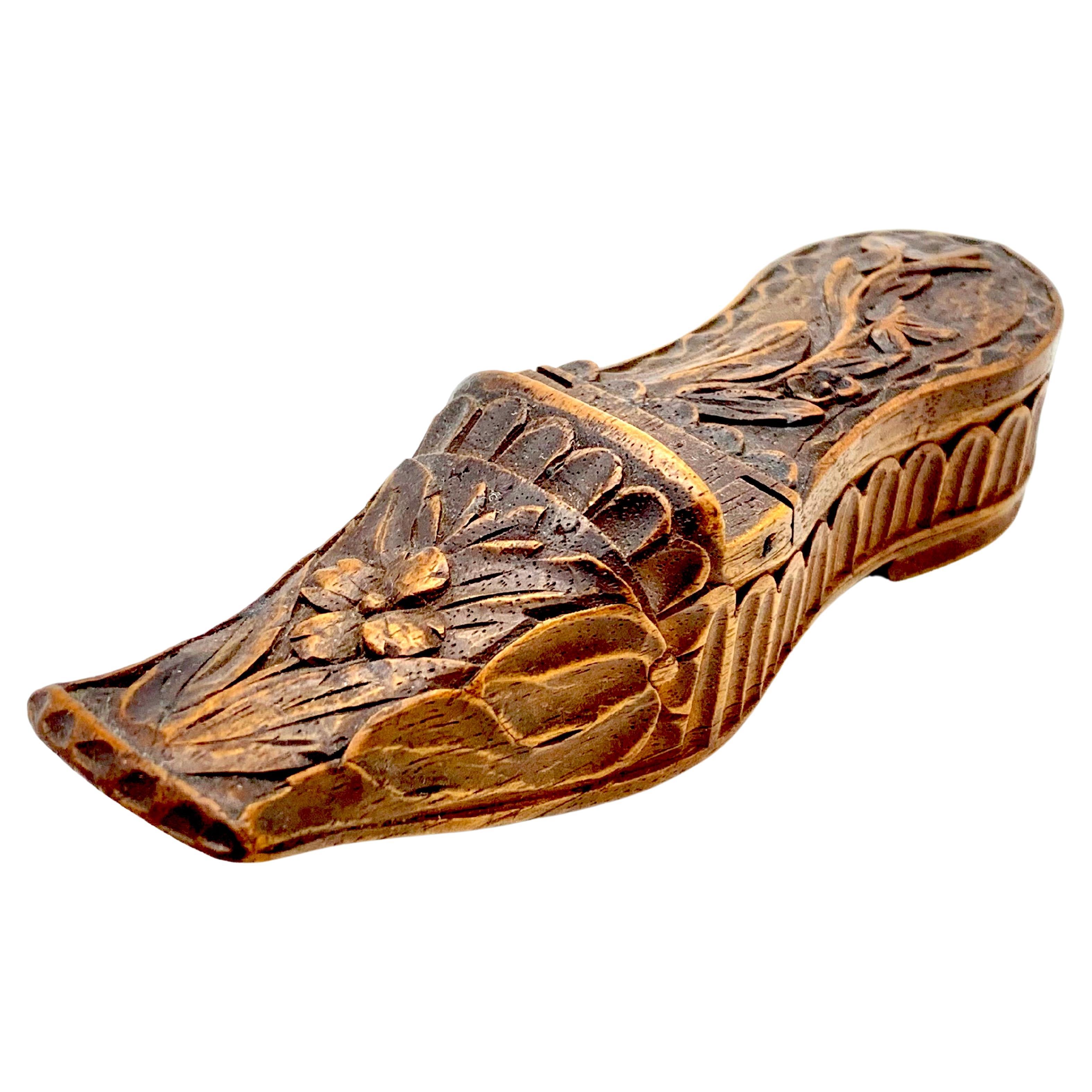 Antiquité Mid Century Antiques Miniature Shoe Snuff Box Coniferous Wood  
