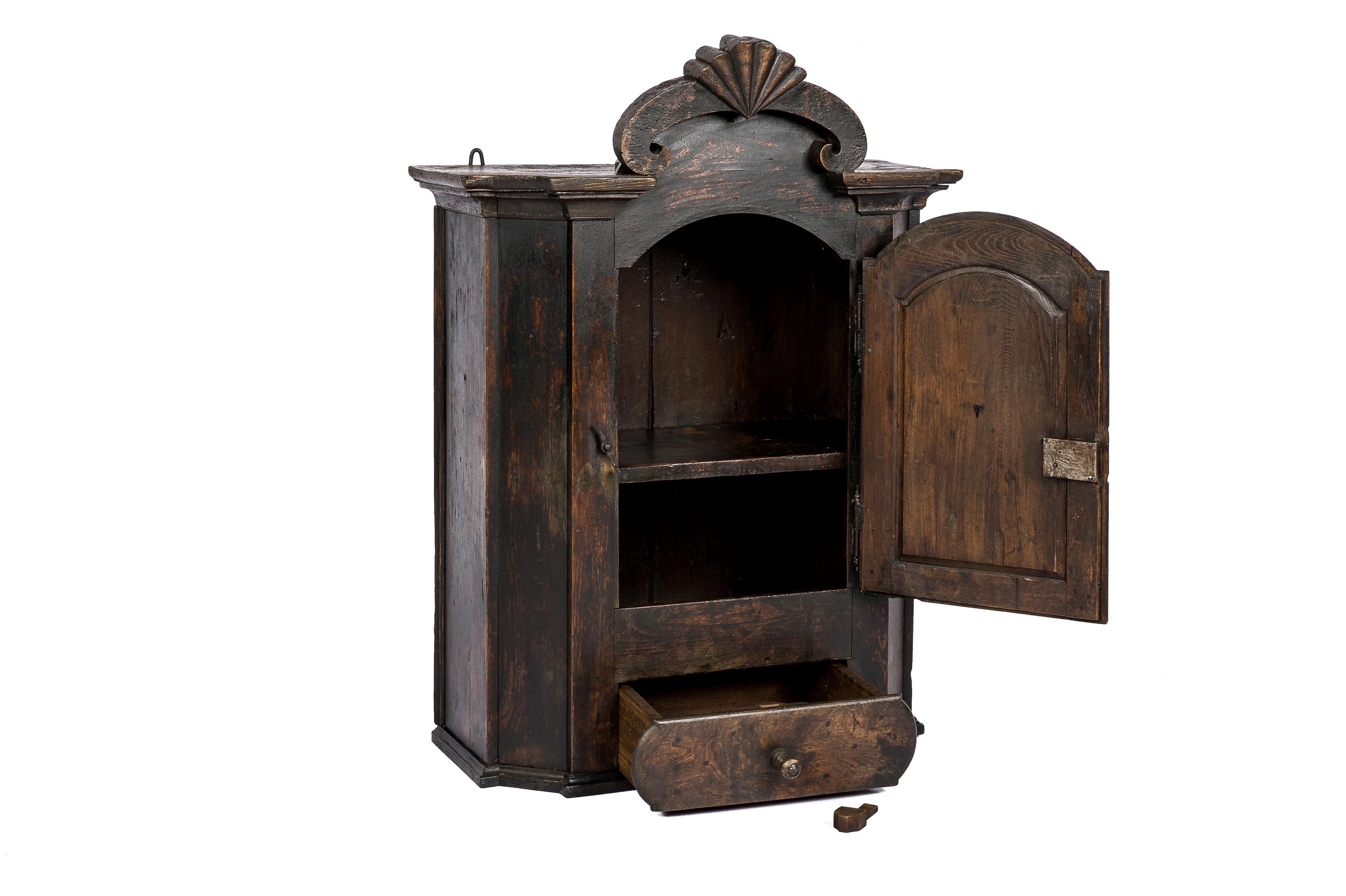 Carved Antique Early 18th-Century Pine and Oak Painted German Baroque Hanging Cupboard For Sale