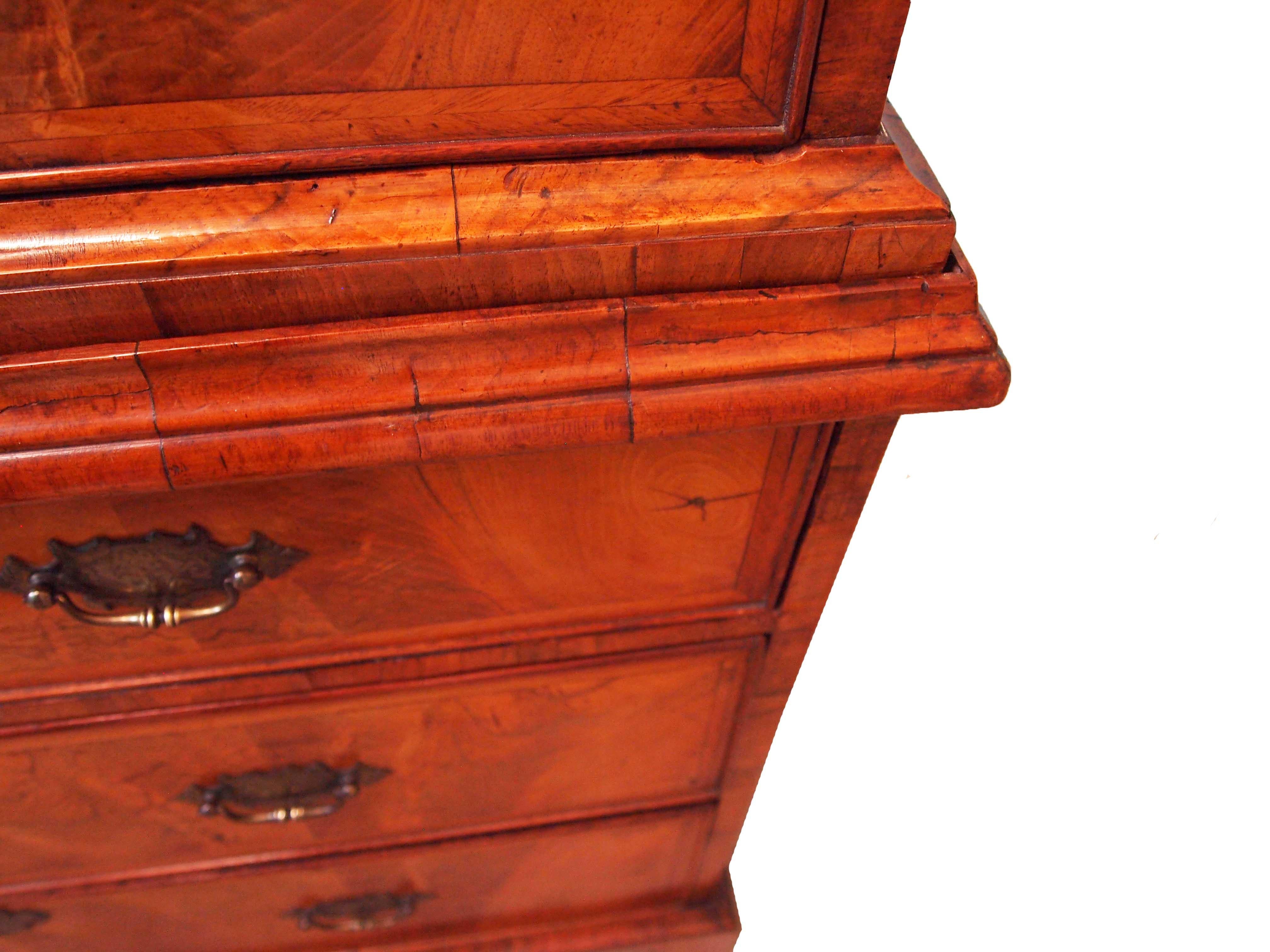 Antique Early 18th Century Walnut Chest on Chest, or Tallboy In Good Condition In Bedfordshire, GB