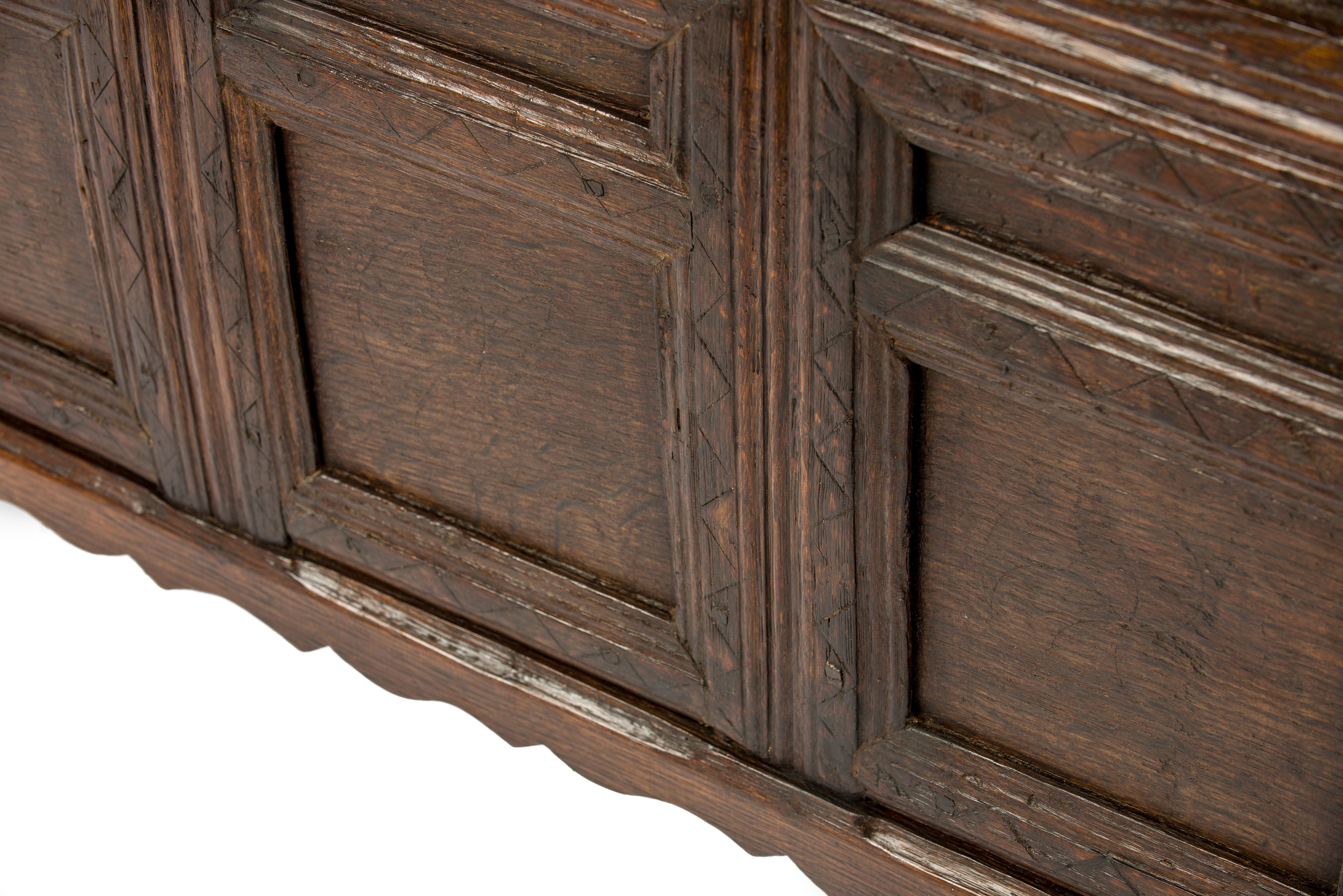 Antique Early 18th Century Warm Brown Paneled and Carved Oak Chest or Coffer In Good Condition For Sale In Casteren, NL