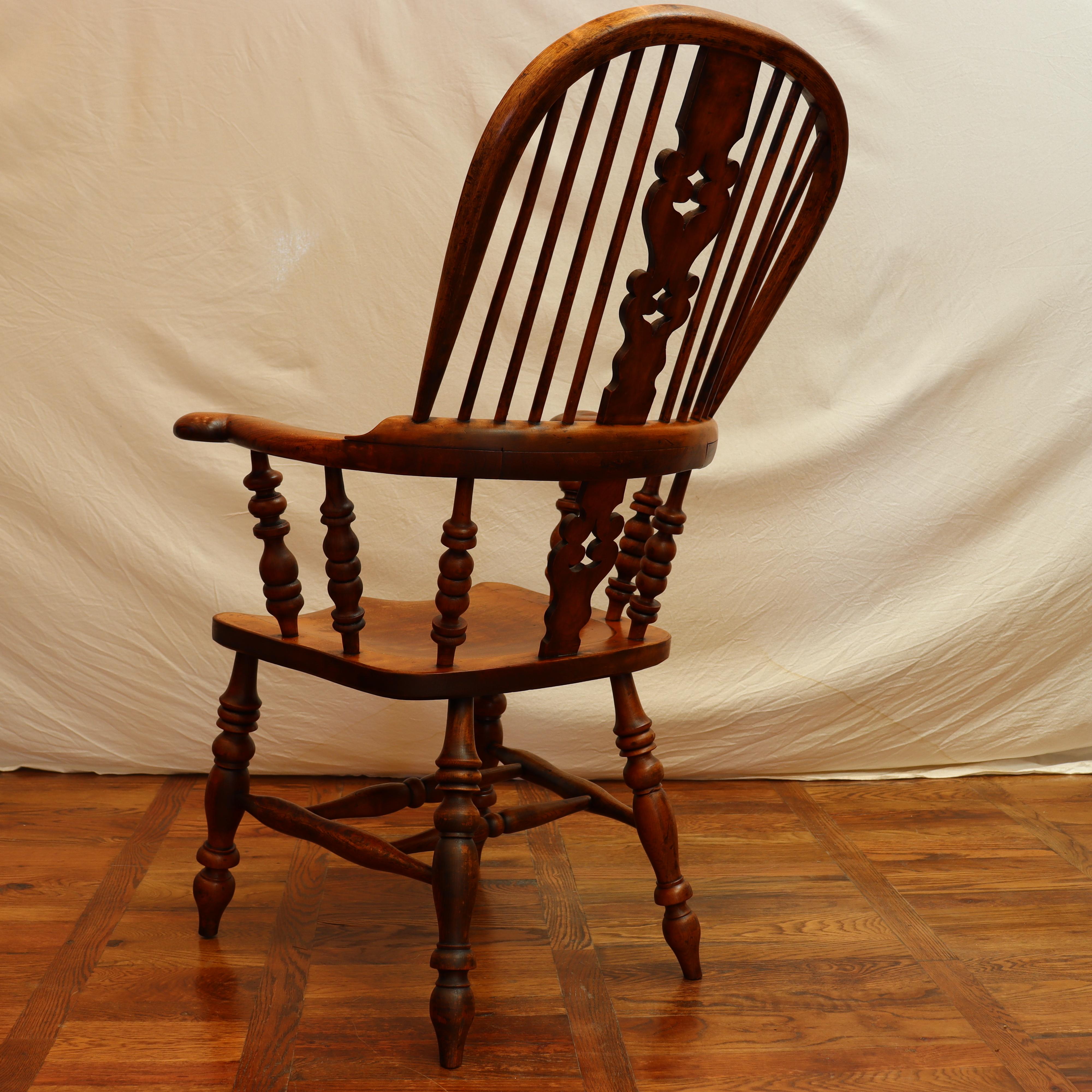Antike frühen 18. Jahrhundert Eibenholz & Elm Englisch Fiddleback Windsor Sessel im Zustand „Gut“ im Angebot in Los Angeles, CA