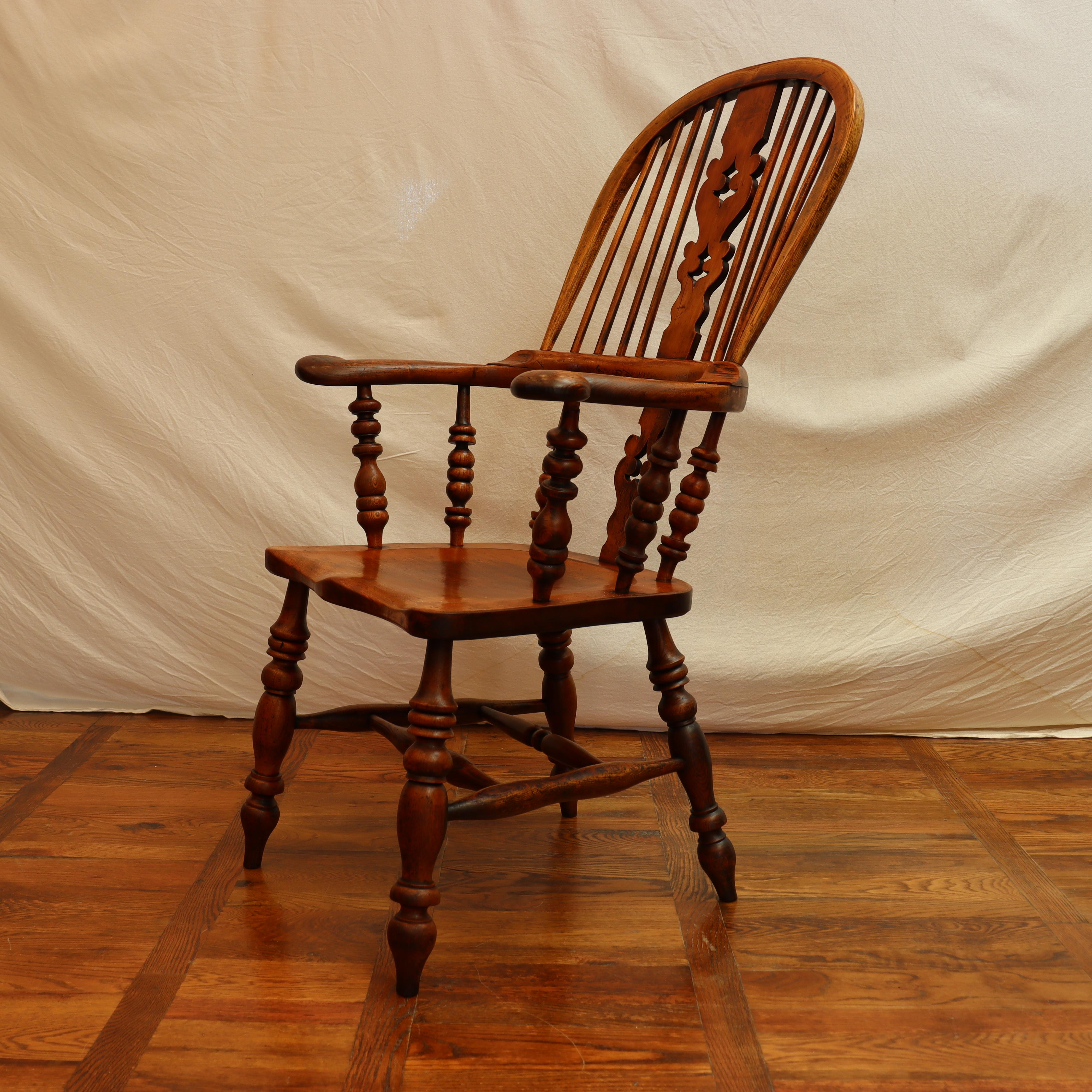 Antique Early 18th Century Yew Wood & Elm English Fiddleback Windsor Armchair For Sale 1