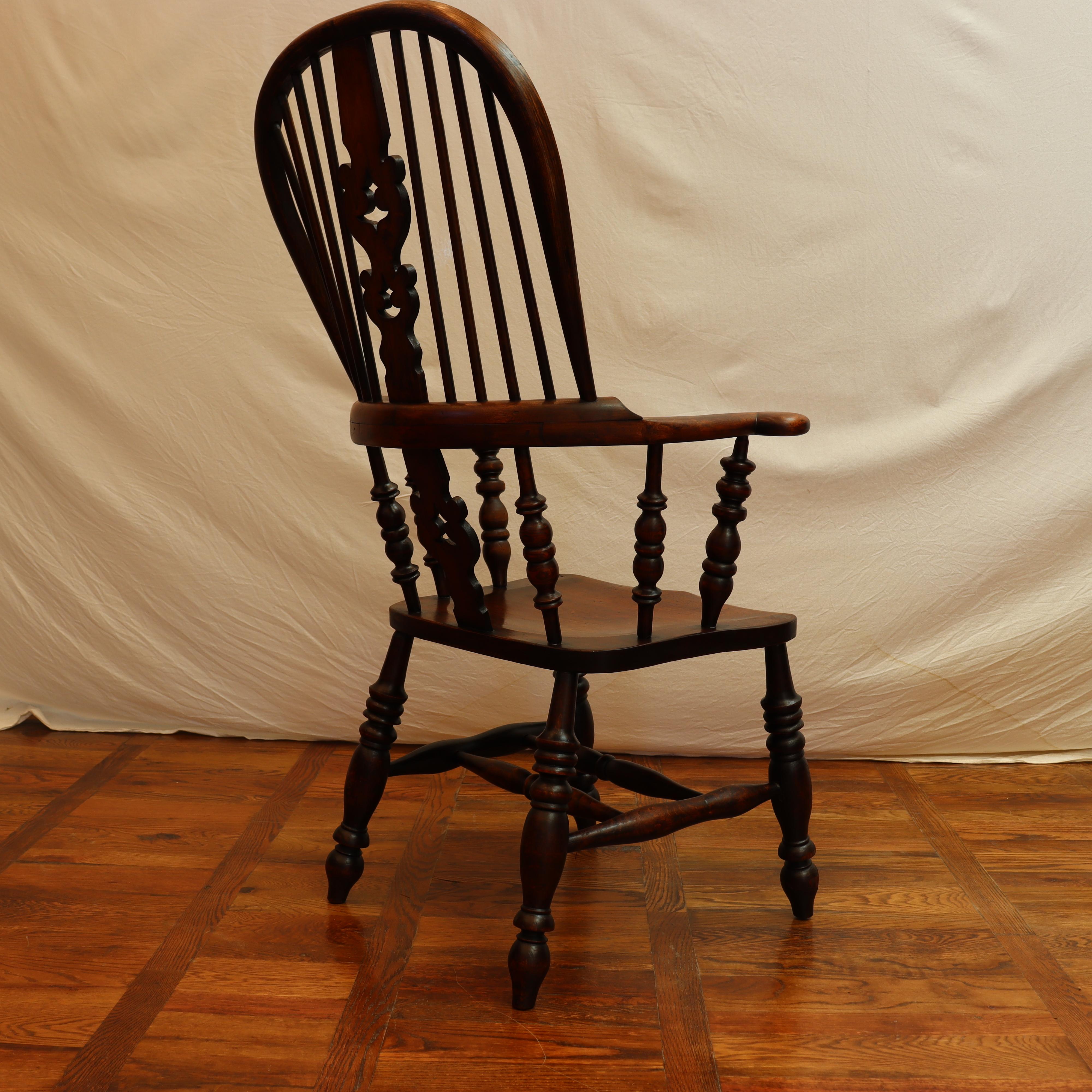 Antique Early 18th Century Yew Wood & Elm English Fiddleback Windsor Armchair For Sale 1