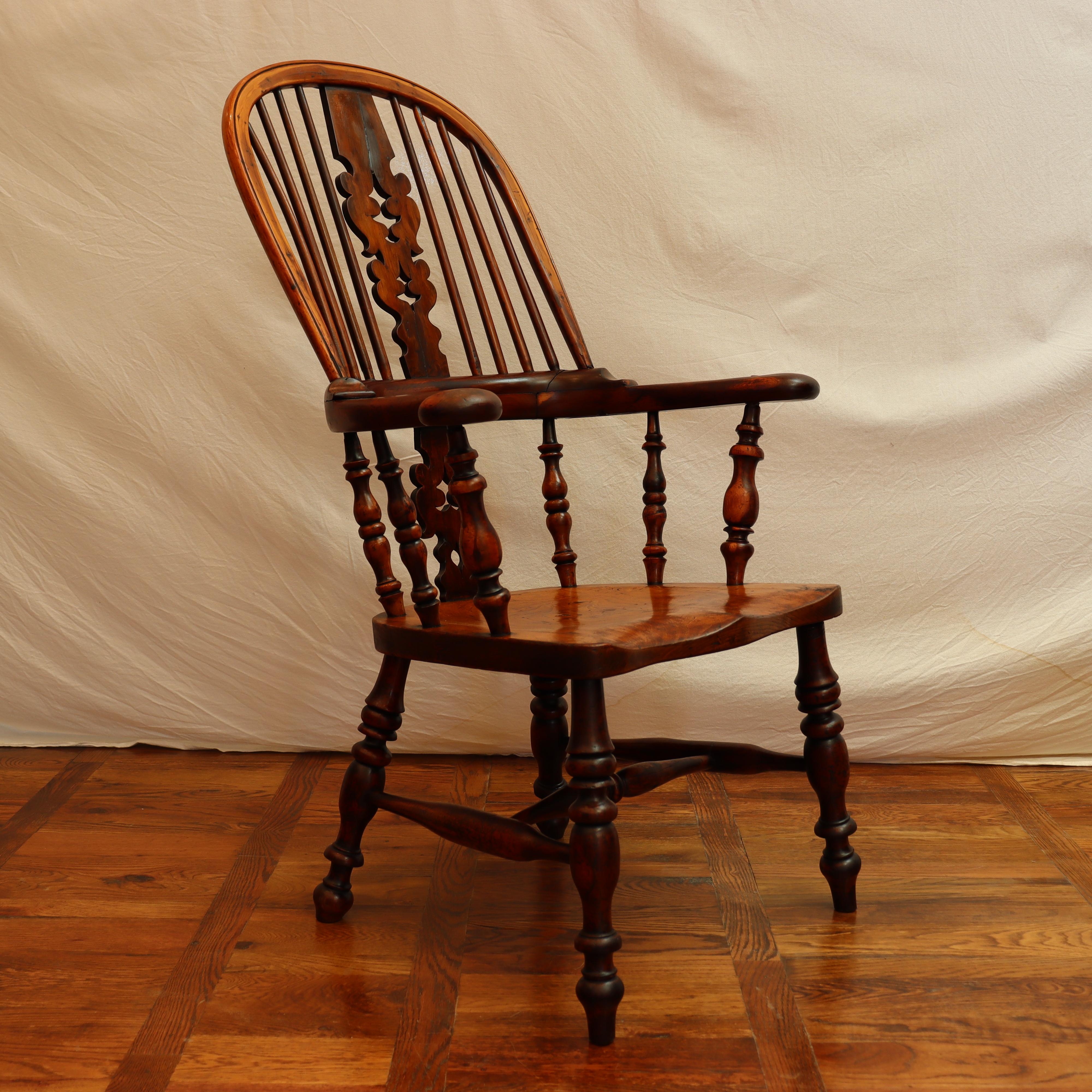 Antique Early 18th Century Yew Wood & Elm English Fiddleback Windsor Armchair For Sale 3