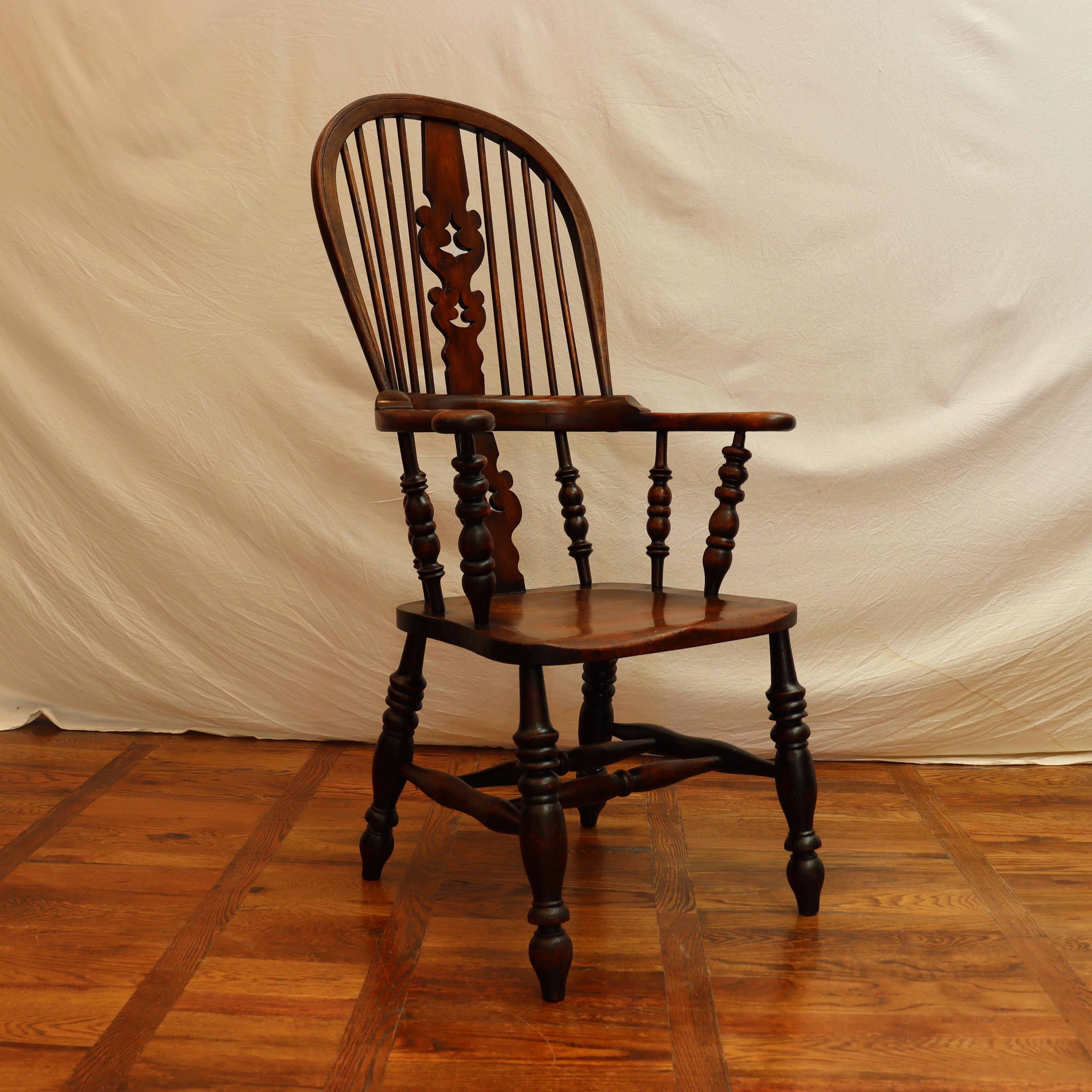 Antique Early 18th Century Yew Wood & Elm English Fiddleback Windsor Armchair For Sale 2