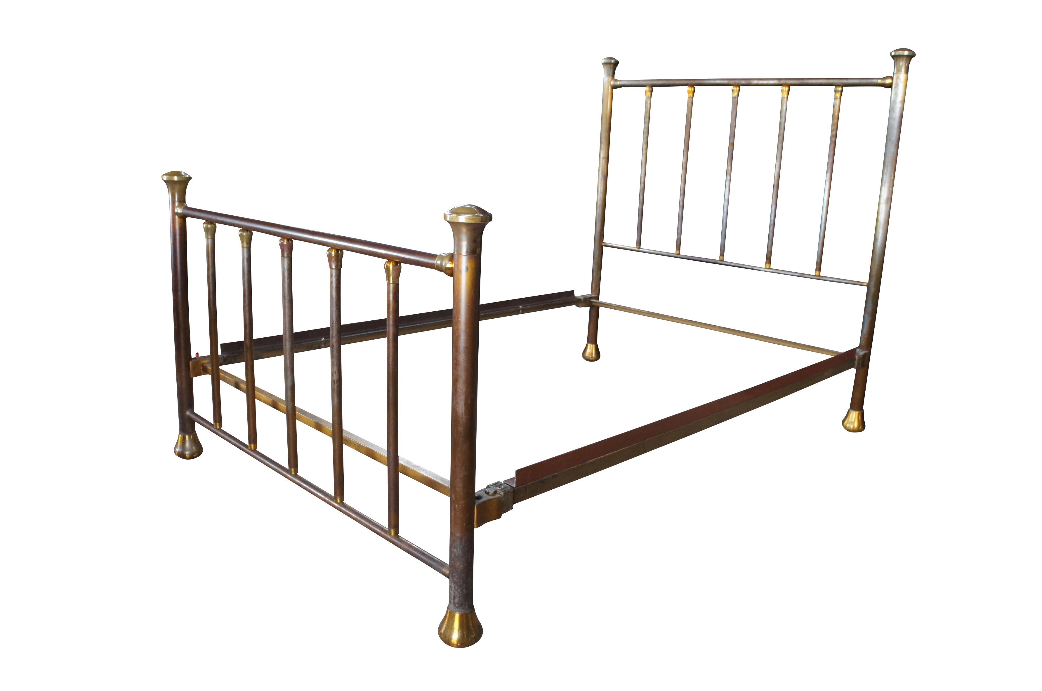 Vittoriano Telaio del letto completo in ottone antico dei primi anni del 1900 in stile revival vittoriano americano in vendita