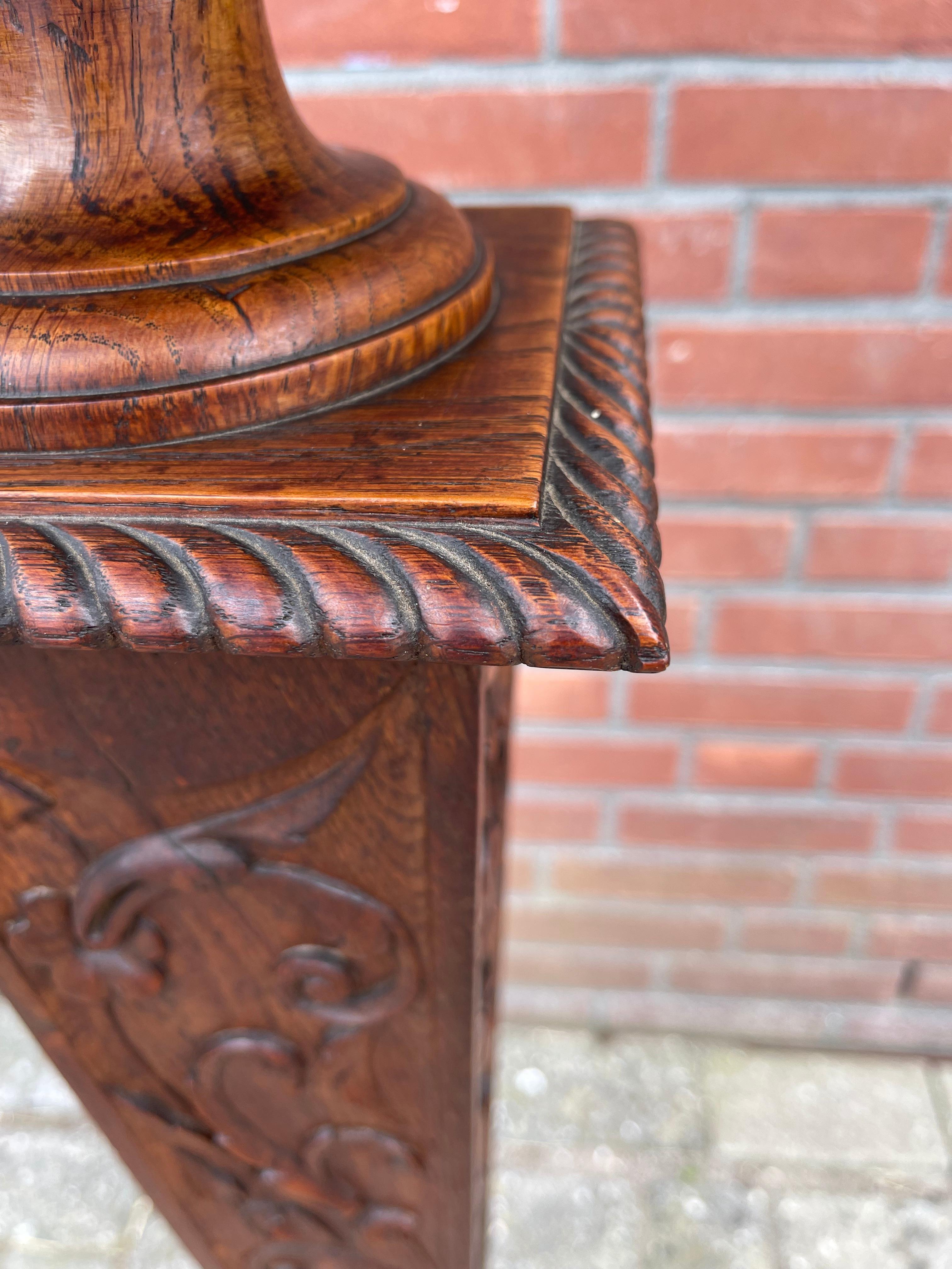 Antique Early 1900s Hand Carved Oak Pedestal Display Stand, Floral Sculptered For Sale 3