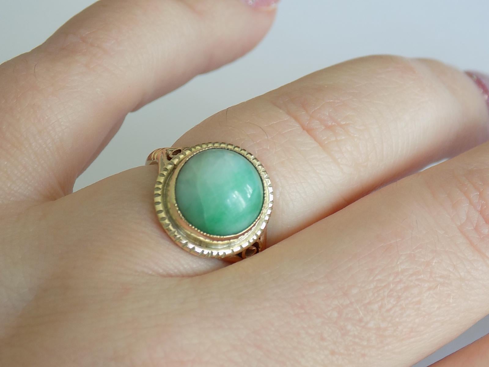 Antique Early 1900s Jade Cabochon Gold Ring In Good Condition In Boston, Lincolnshire