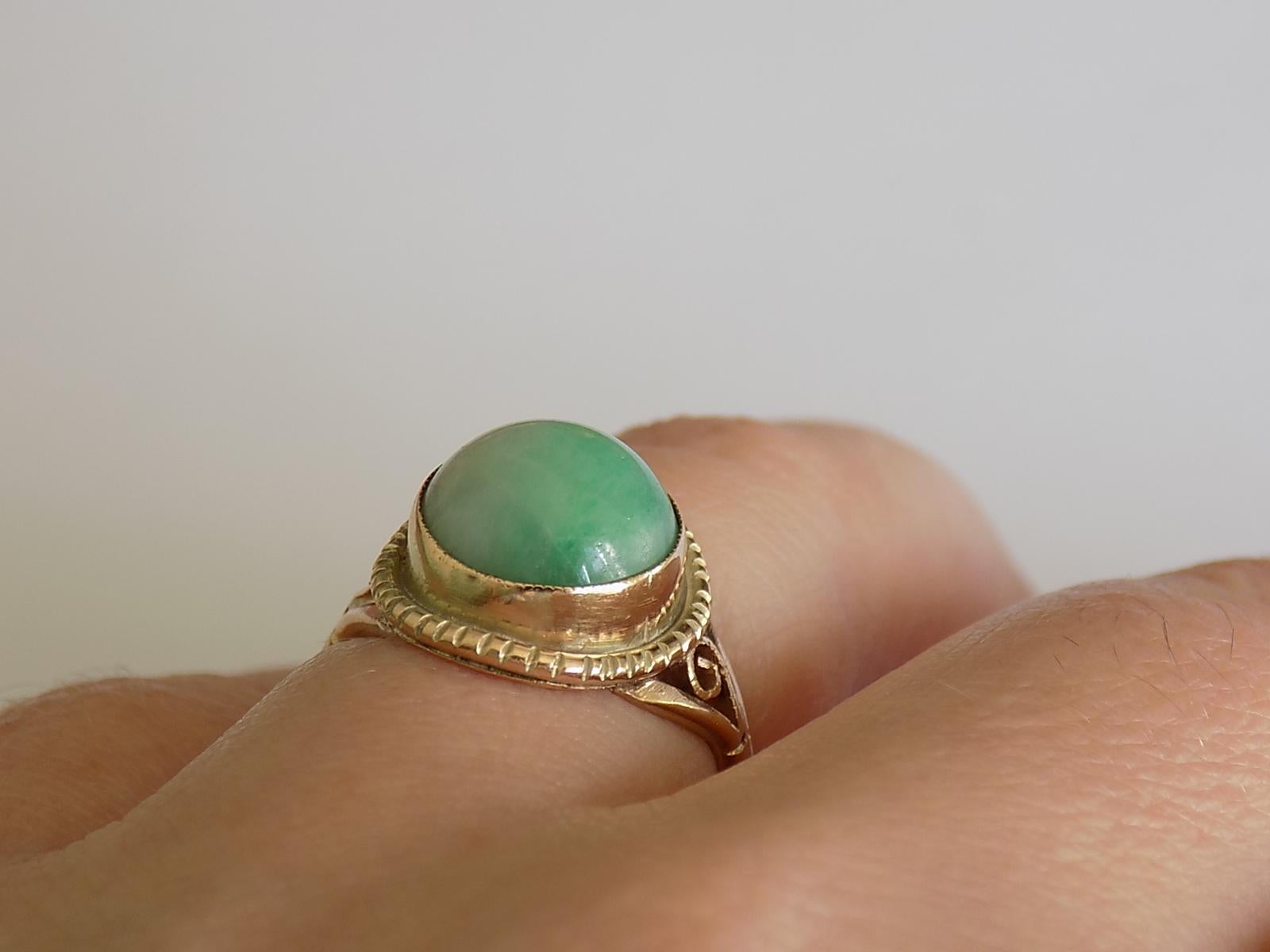 Women's Antique Early 1900s Jade Cabochon Gold Ring