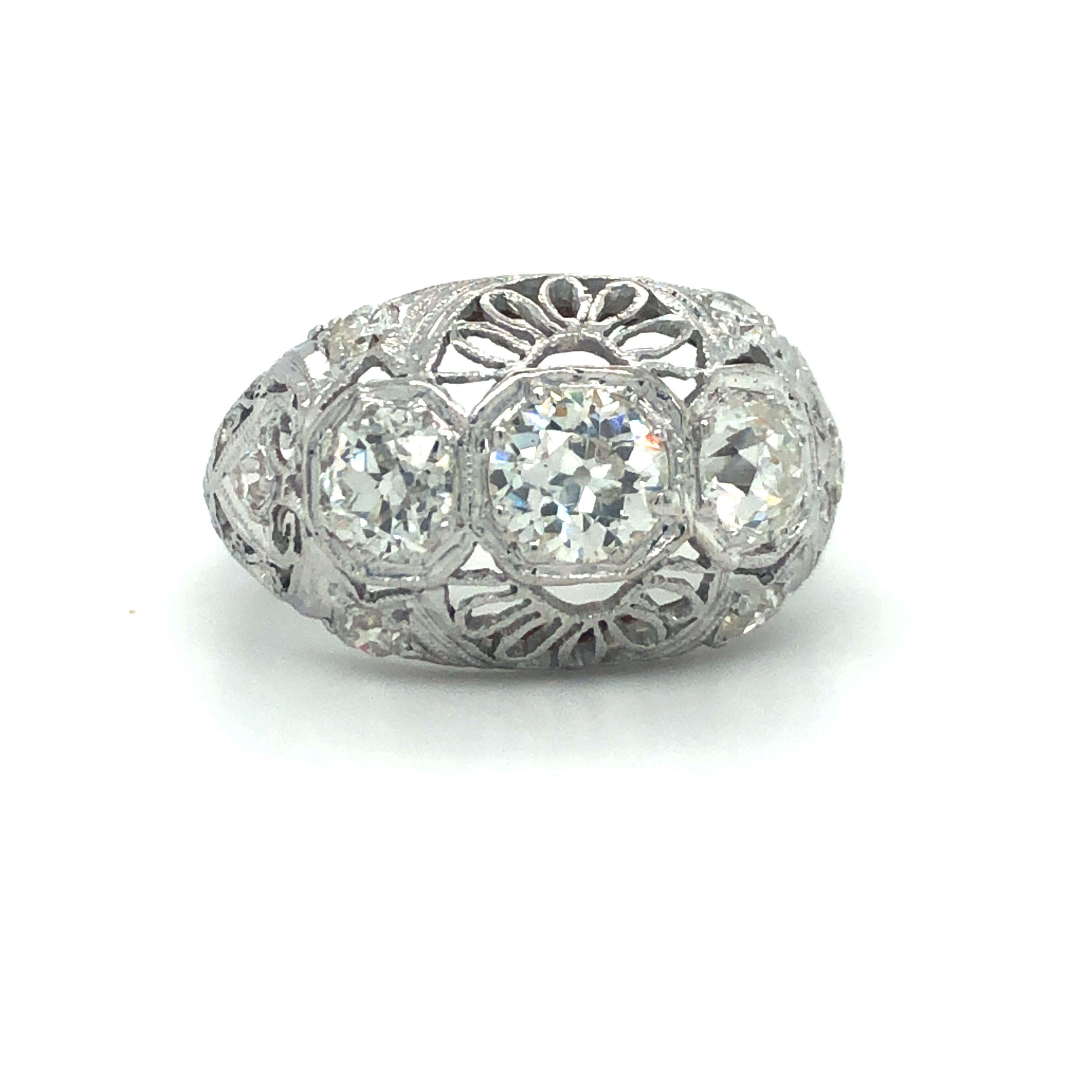 Antique Early 1900s Old Cut Diamond Three-Stone Filigree Ring Platinum In Good Condition In Guilford, CT