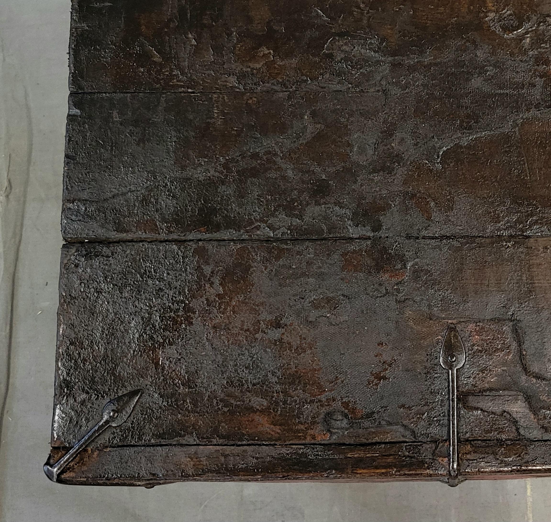 Antique Early 1900s Tibetan Trunk With Original Paint in Dragon Motif For Sale 4