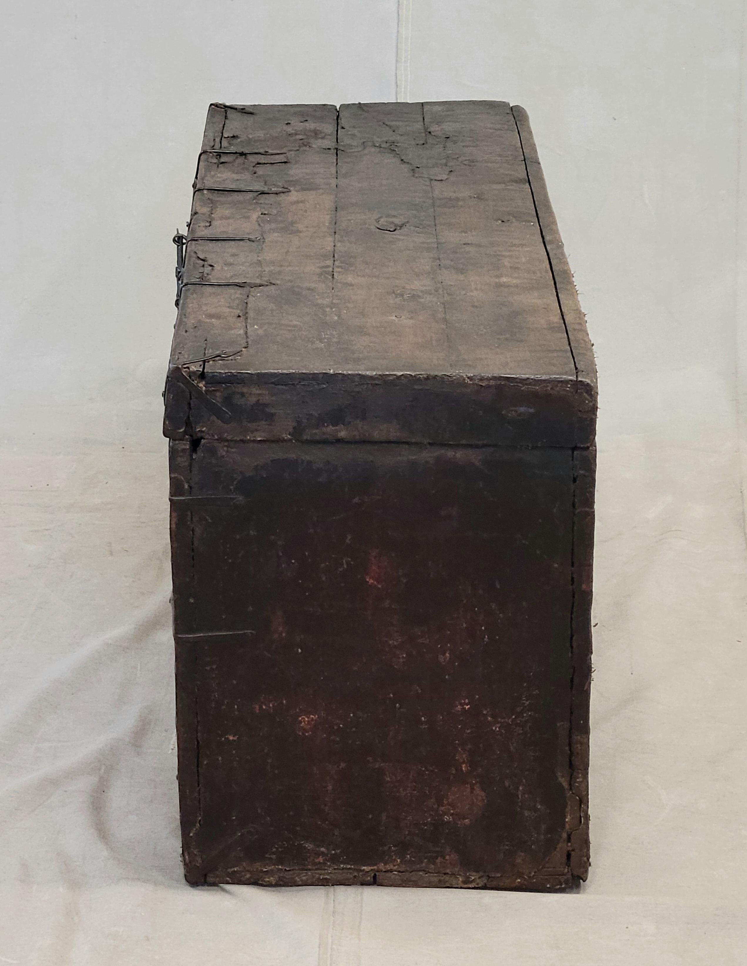 Antique Early 1900s Tibetan Trunk With Original Paint in Dragon Motif For Sale 6