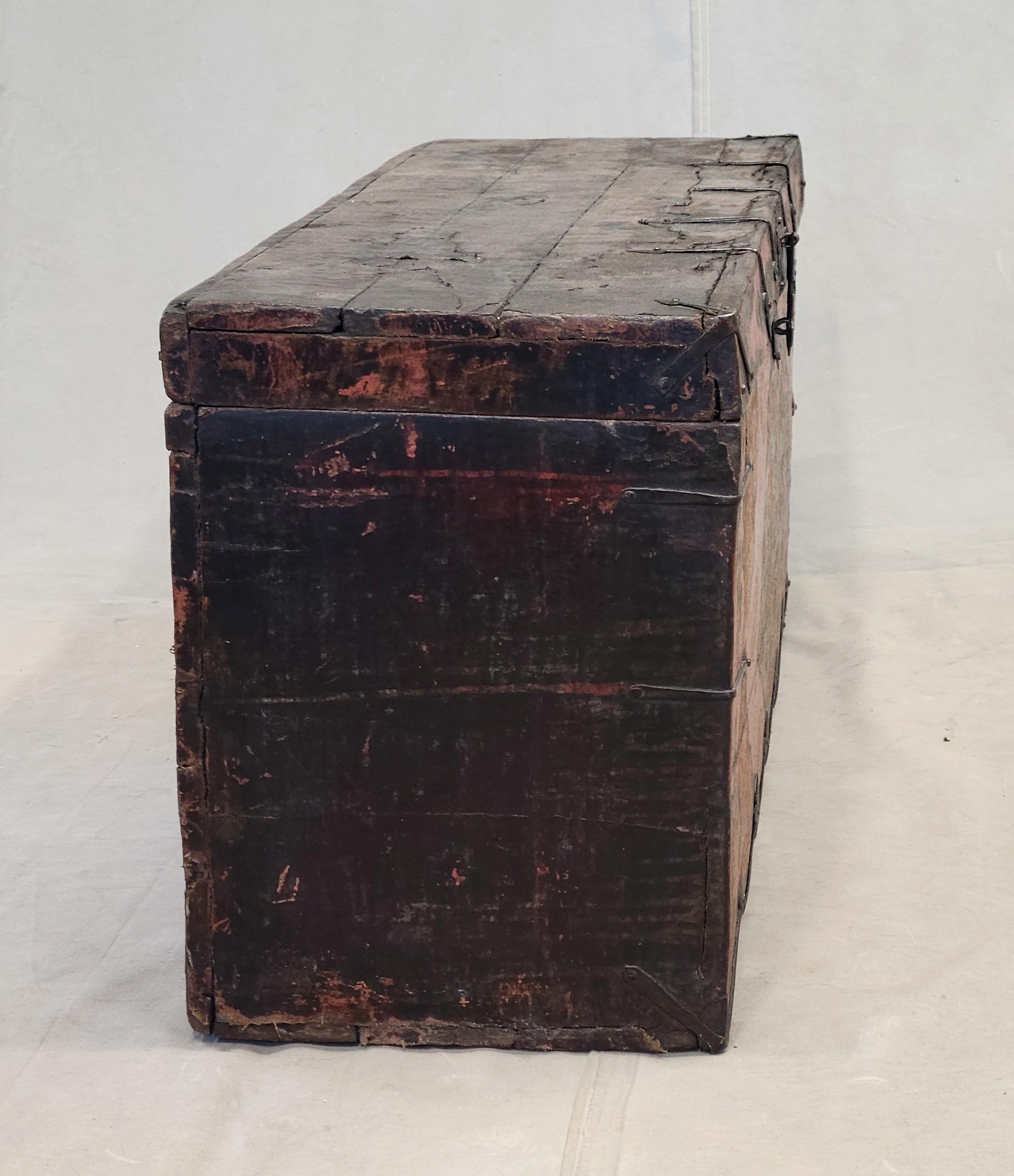 Antique Early 1900s Tibetan Trunk With Original Paint in Dragon Motif For Sale 7