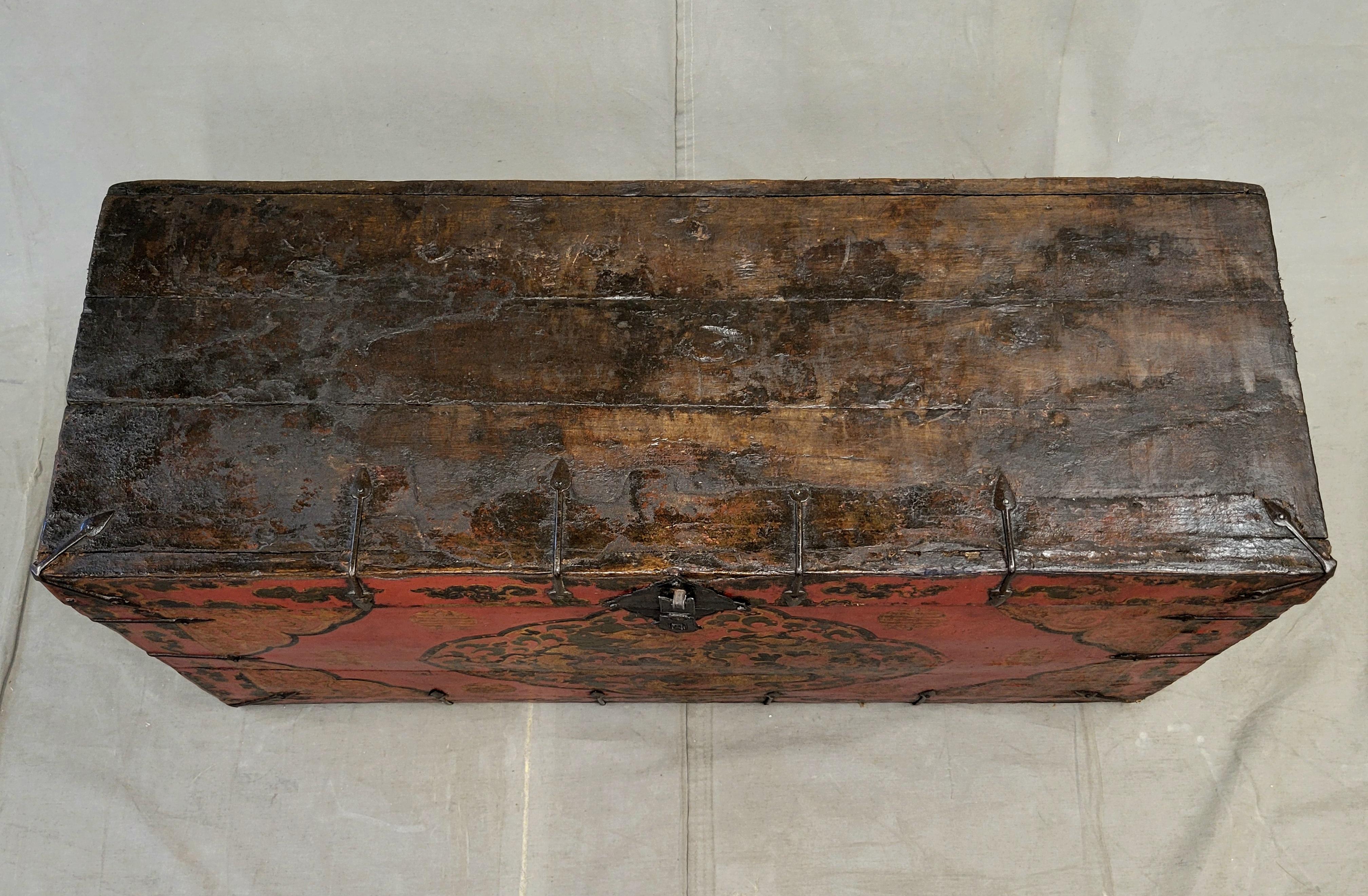 Antique Early 1900s Tibetan Trunk With Original Paint in Dragon Motif For Sale 1