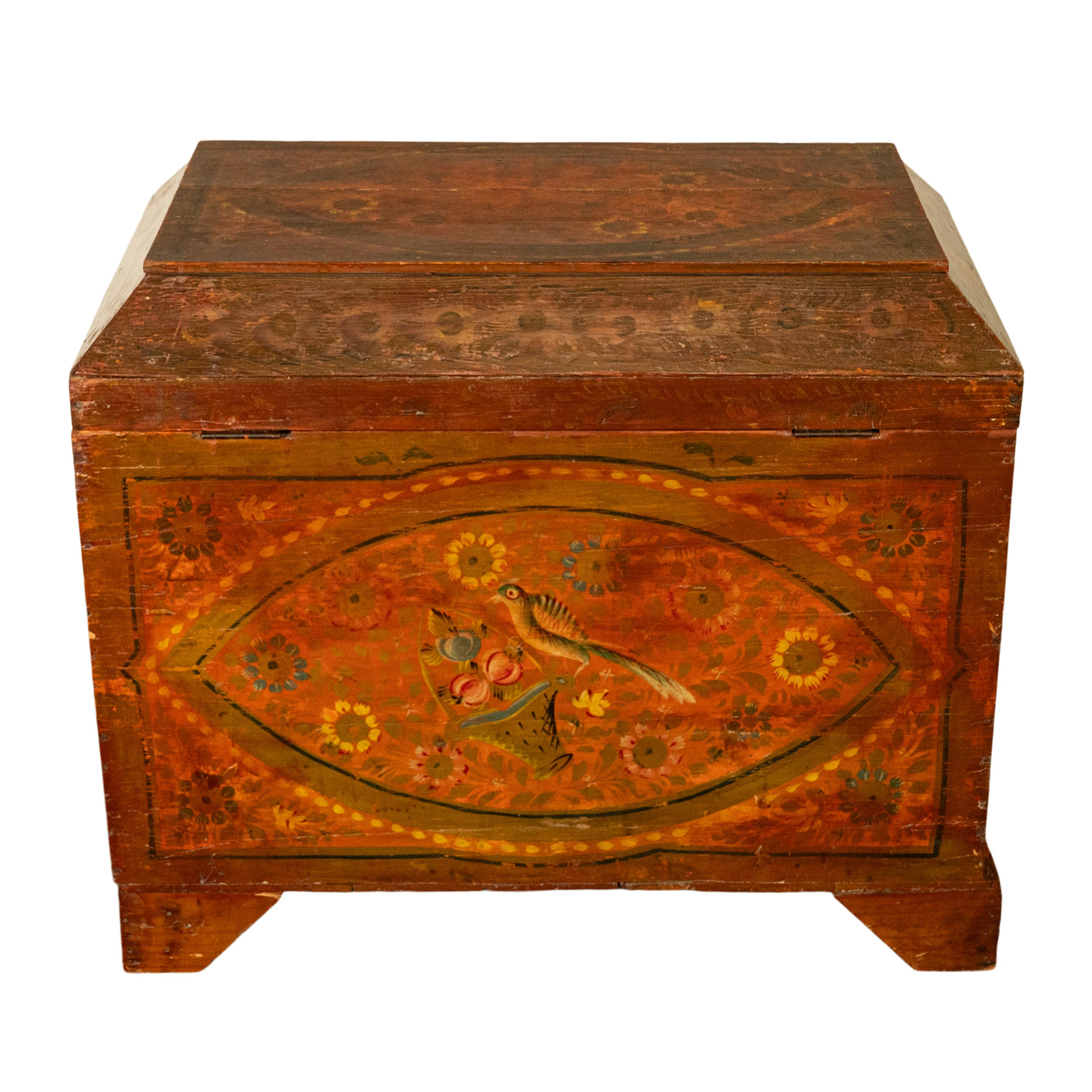 Antiguo cofre de pino pintado a mano sueco de principios del siglo XIX Arte popular Cofre para manta y dote en venta 8