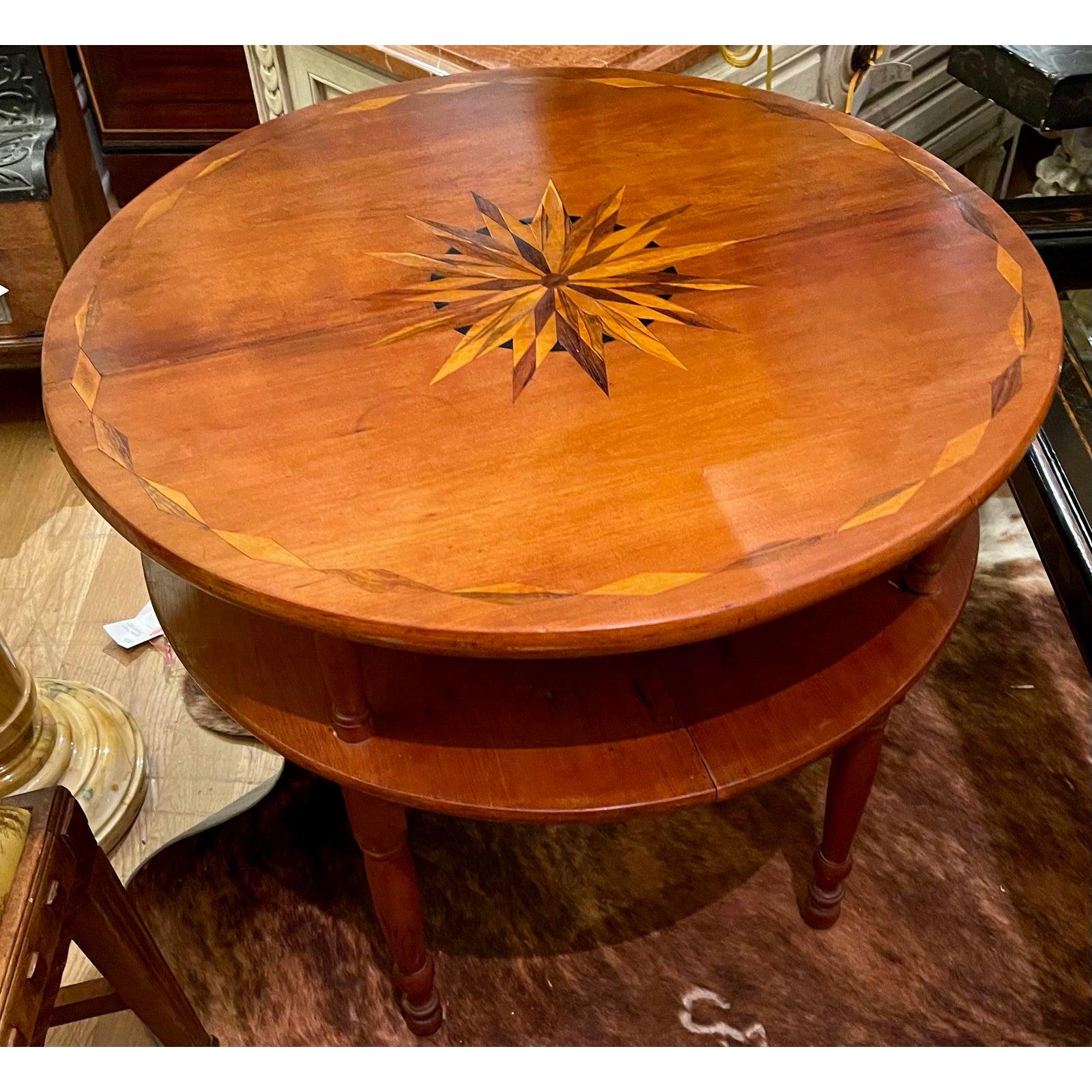 XIXe siècle Ancienne table américaine du début du 19ème siècle en cerisier incrusté Sheraton en vente